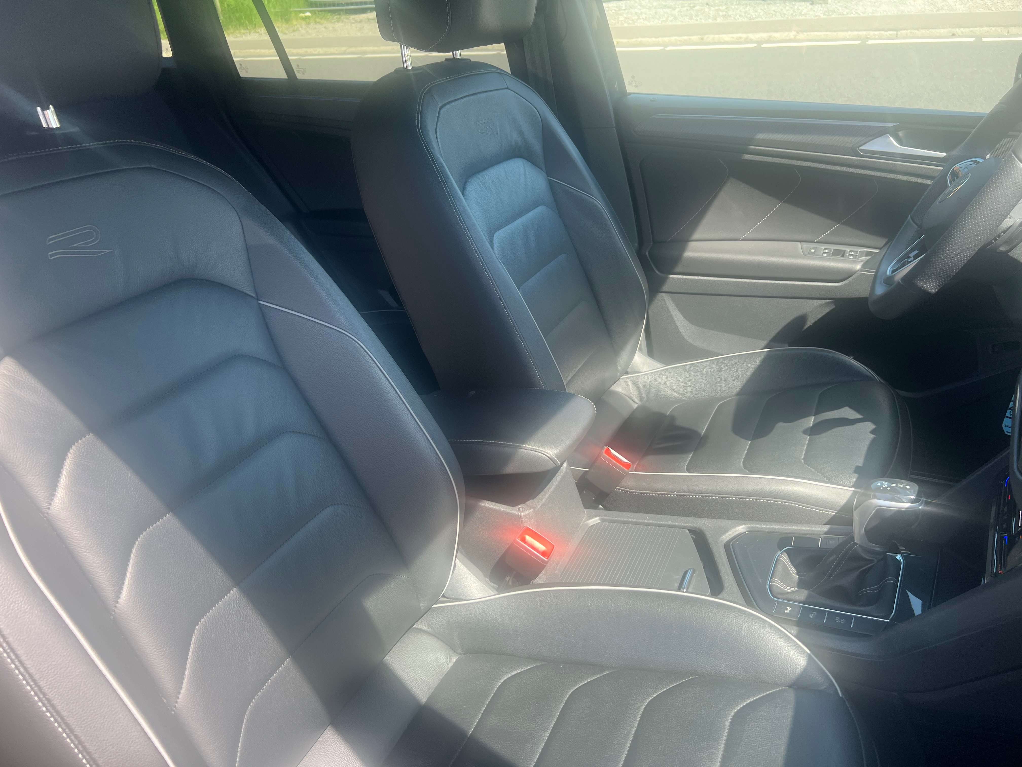 Volkswagen Tiguan 1.5 TSI R-Line OPF DSG pack BLACKSHADOW FULL COMME NEUVE