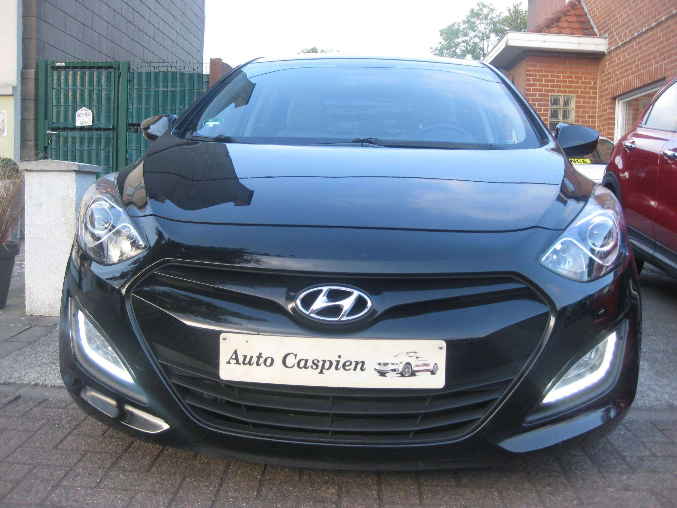 Hyundai i30 1.4i essence 1er Propriétaire Clim Cuir Garantie 1 an
