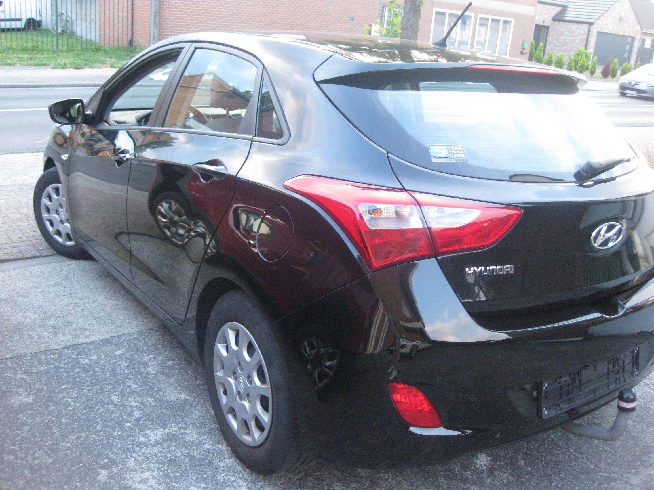 Hyundai i30 1.4i essence 1er Propriétaire Clim Cuir Garantie 1 an