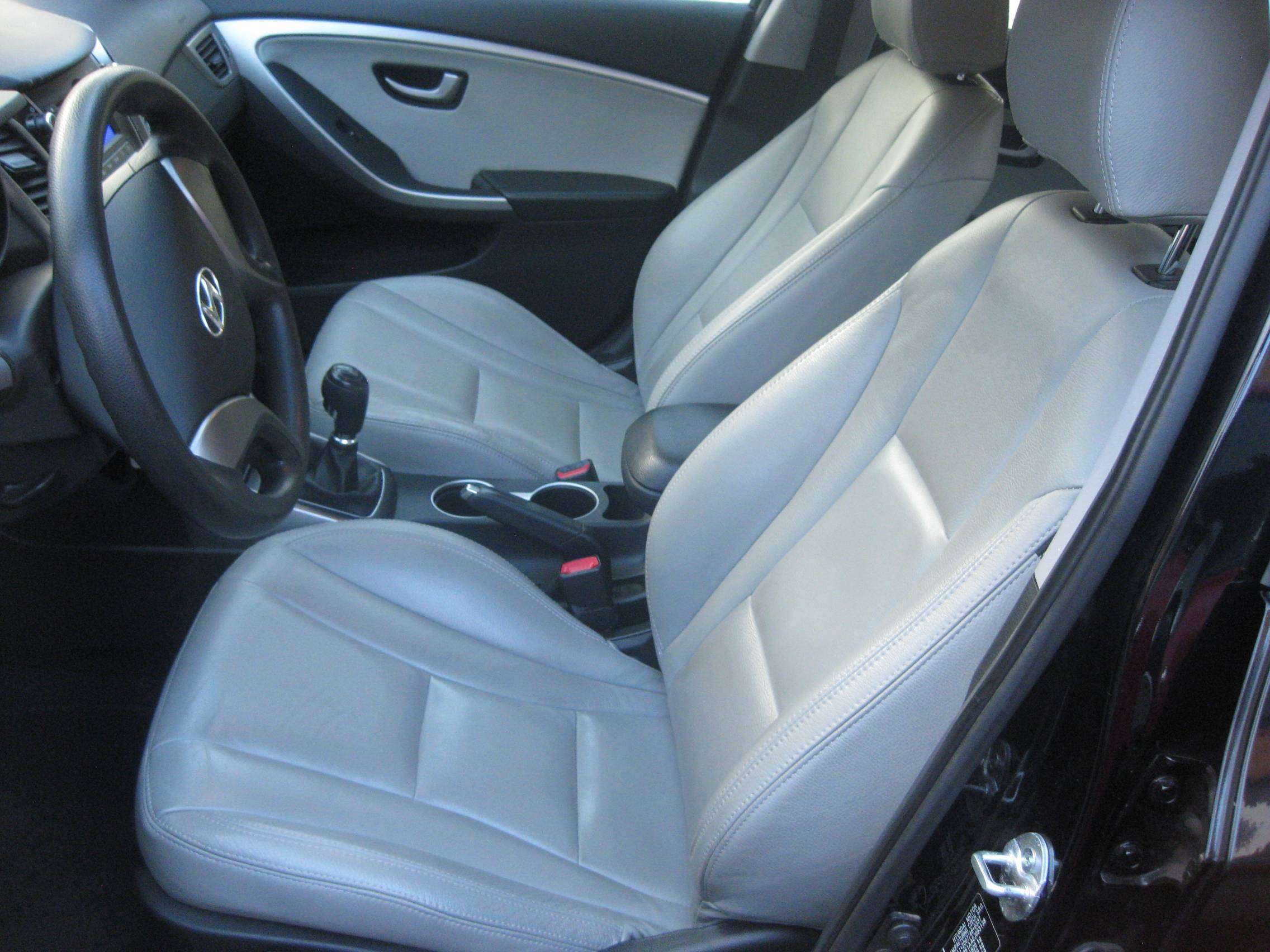 Hyundai i30 1.4i essence 1er Propriétaire Clim Cuir Garantie 1 an