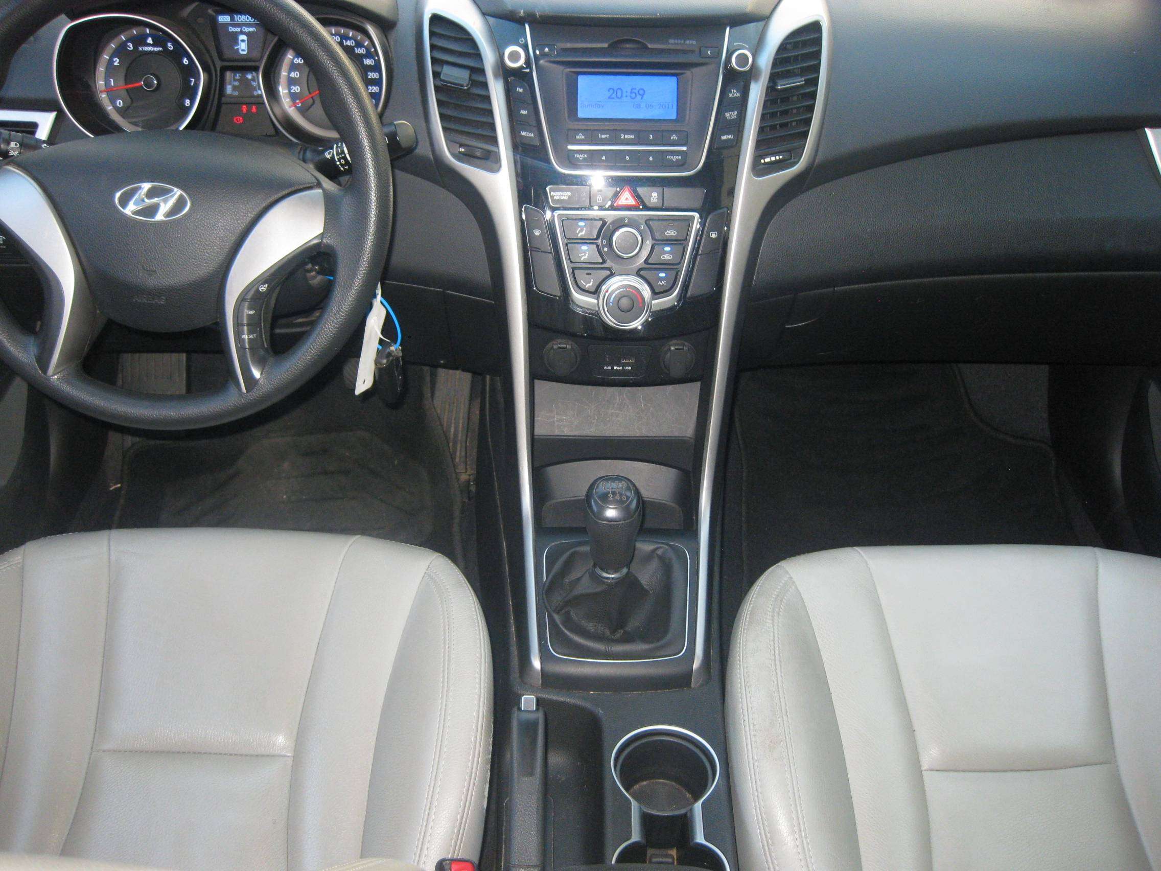 Hyundai i30 1.4i essence 1er Propriétaire Clim Cuir Garantie 1 an