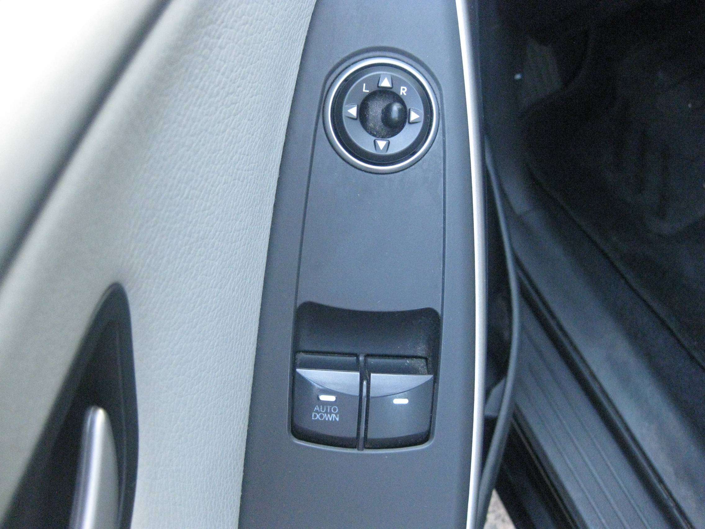Hyundai i30 1.4i essence 1er Propriétaire Clim Cuir Garantie 1 an