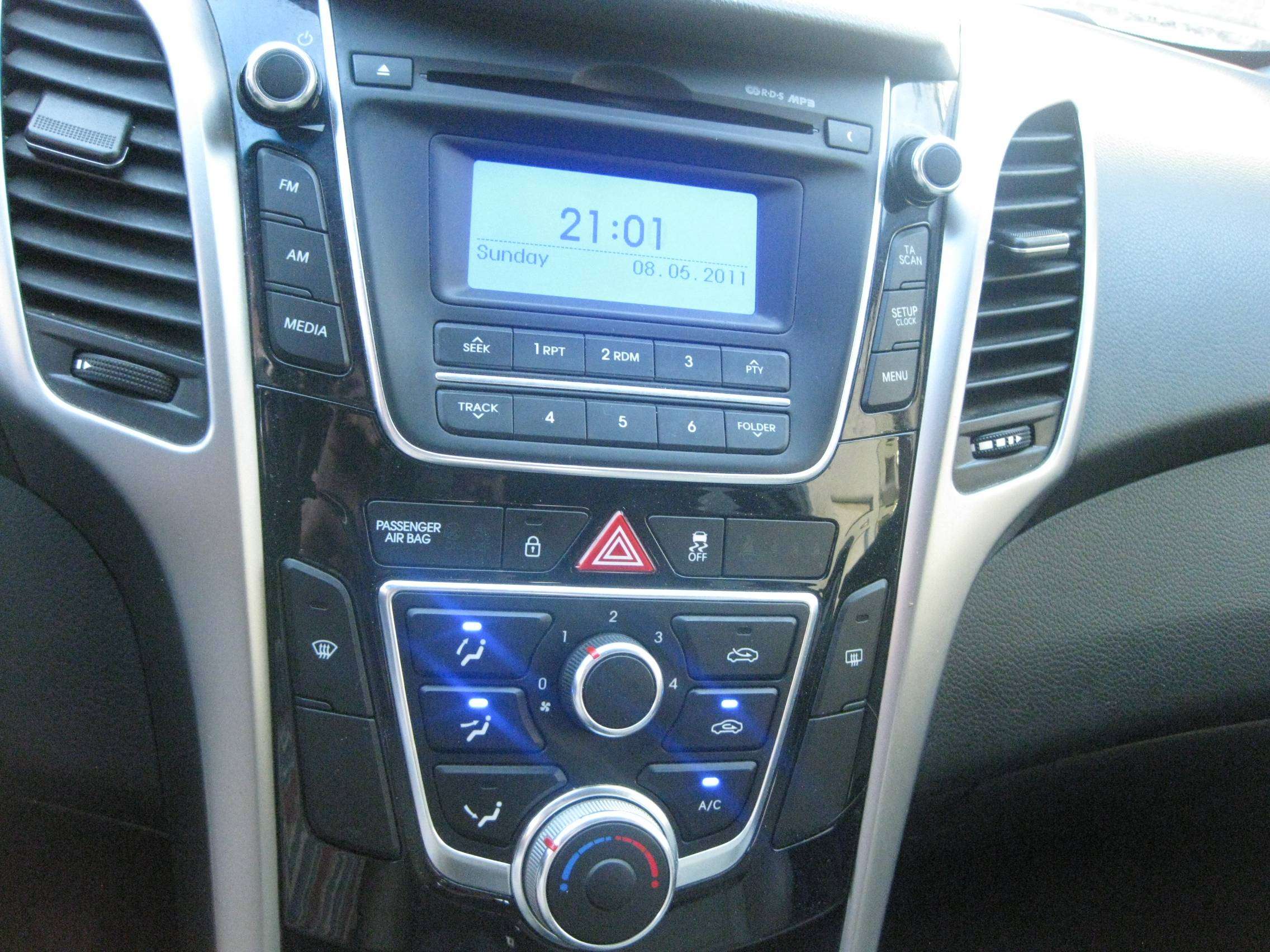 Hyundai i30 1.4i essence 1er Propriétaire Clim Cuir Garantie 1 an