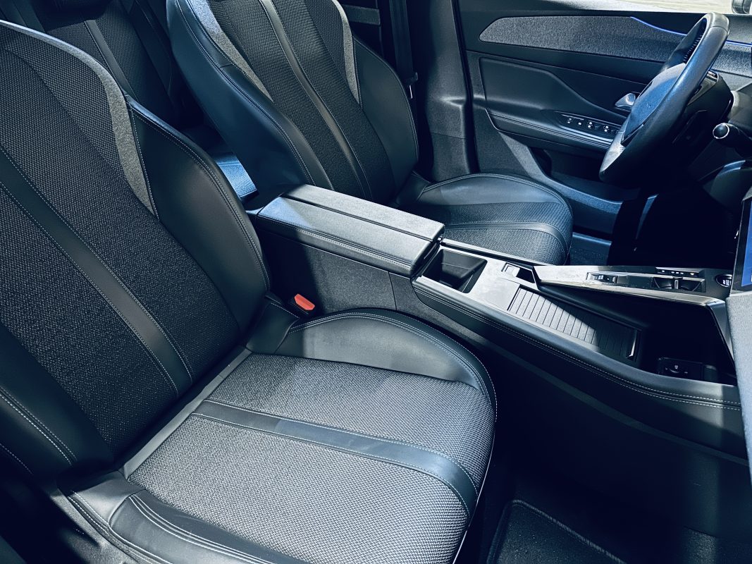 Peugeot 308 1.5 BLUEHDI 130 Allure Business EAT8