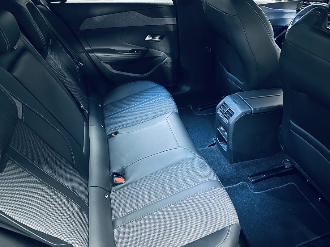 Peugeot 308 1.5 BLUEHDI 130 Allure Business EAT8