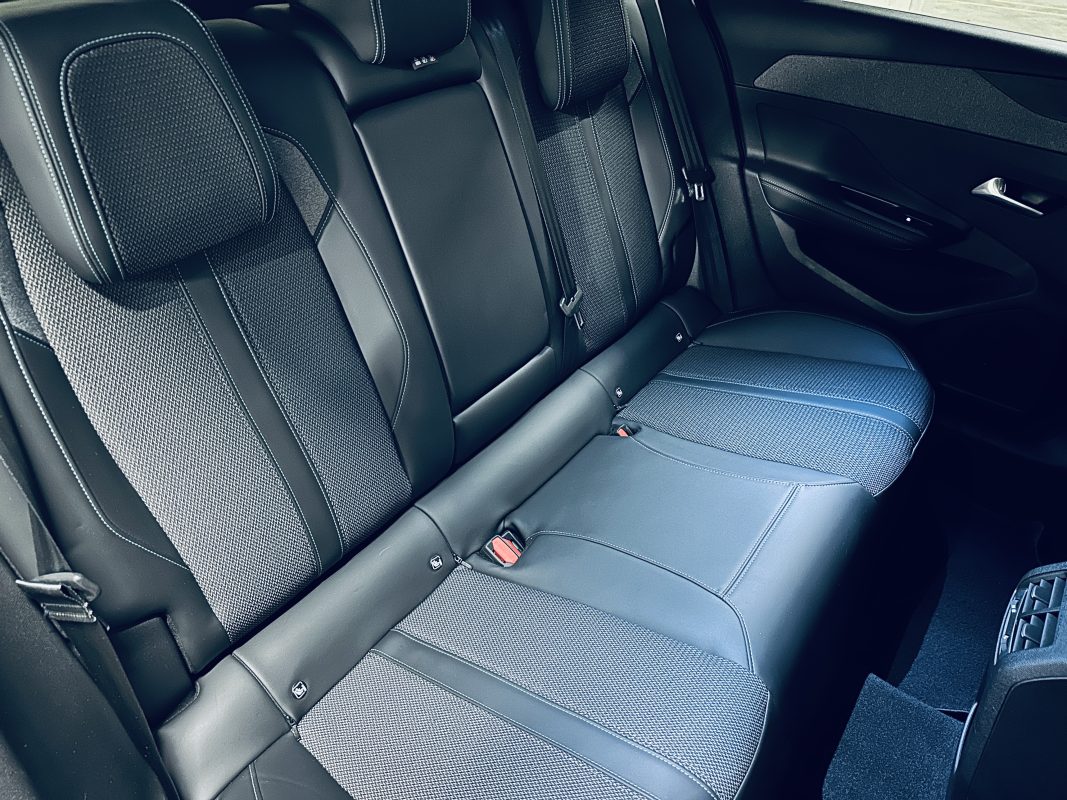 Peugeot 308 1.5 BLUEHDI 130 Allure Business EAT8
