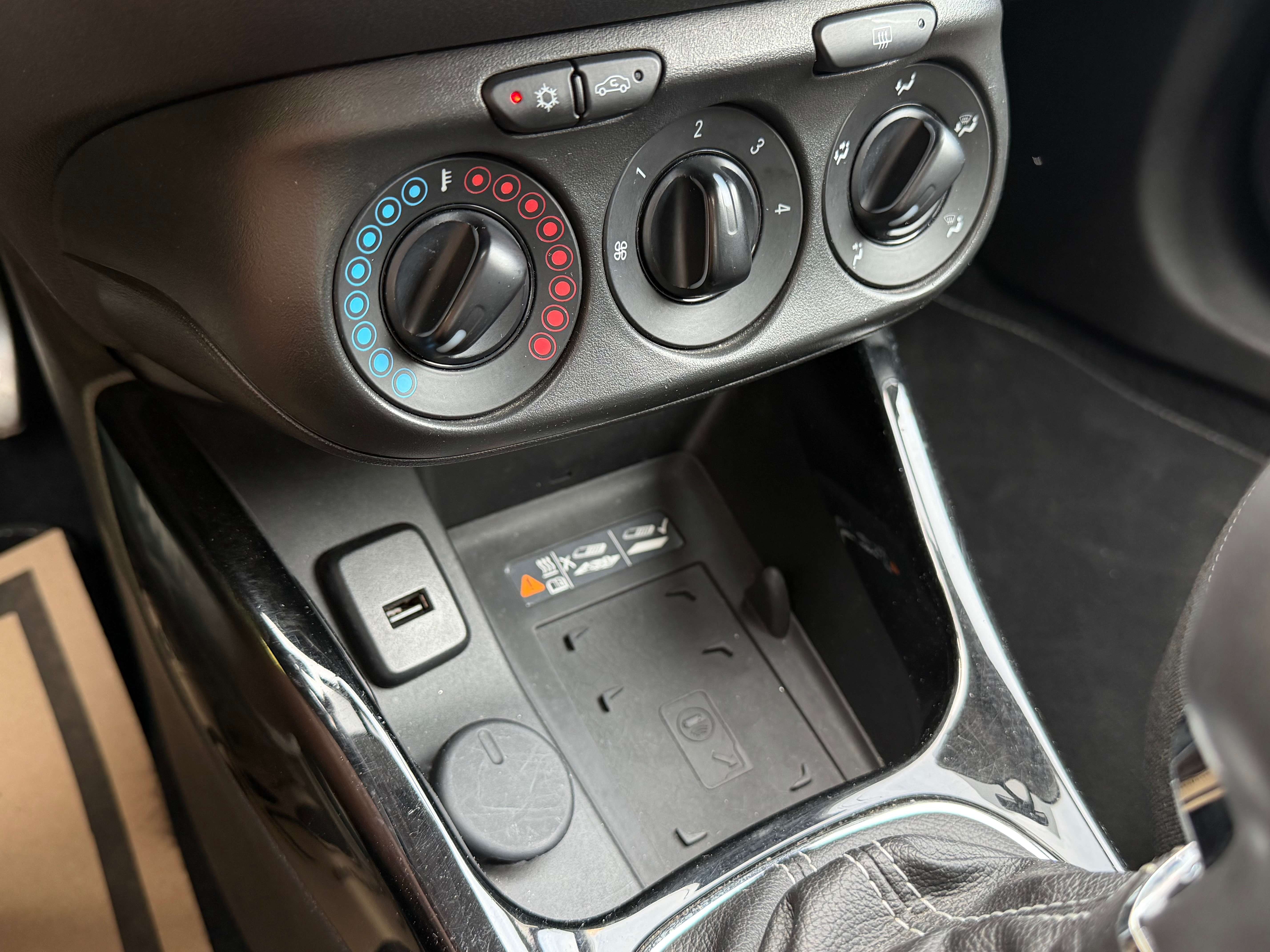 Opel Corsa Corsa 1.3 CDTI OPC-Line ° AIRCO ° JANTES 17 ° CARPLAY ° GARANTI 12 MOIS !