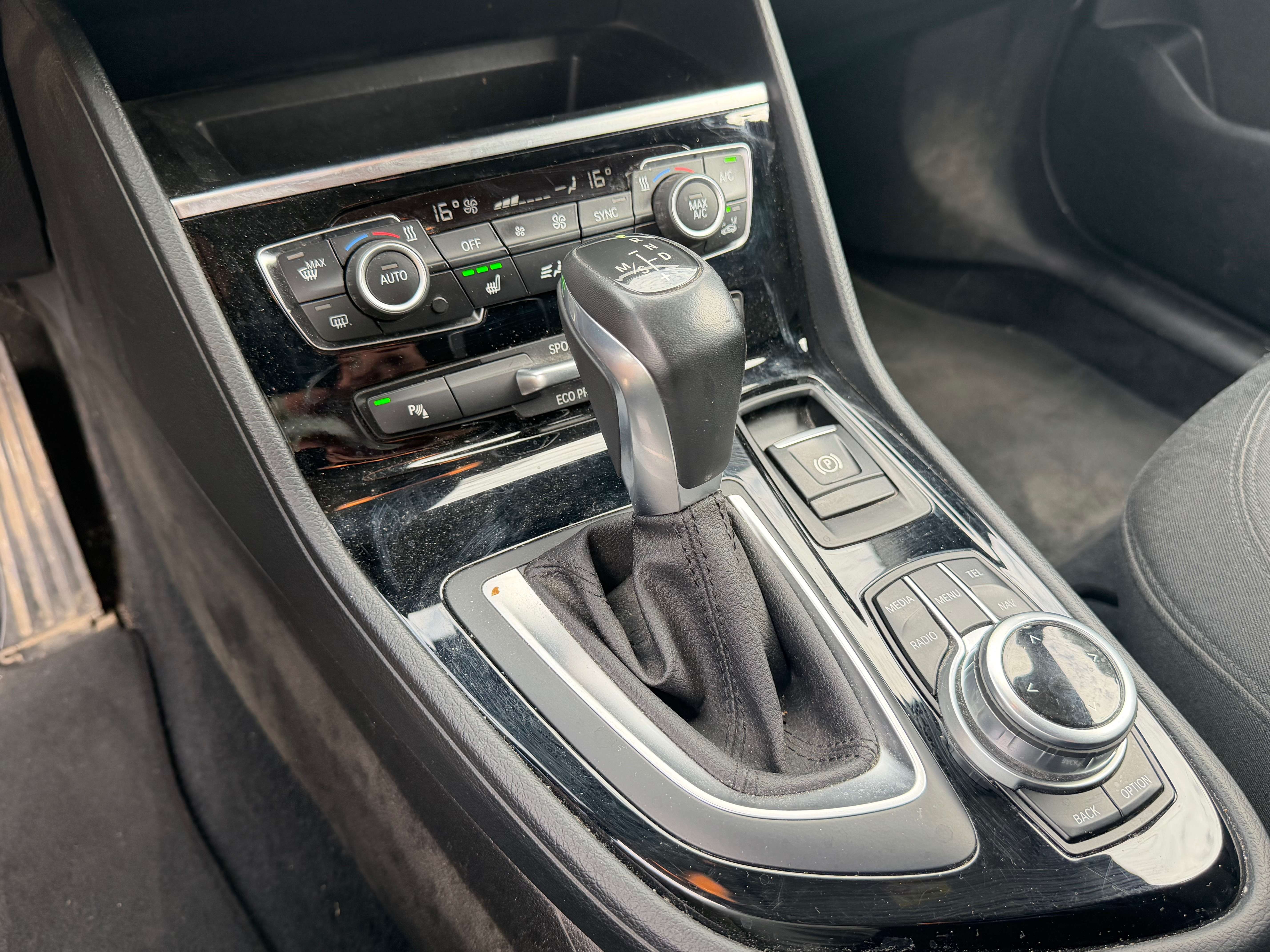 BMW 218 Gran Tourer 218iA ° AUTOMATIQUE ° NAVI ° CLIM ° JANTES ° EURO 6B