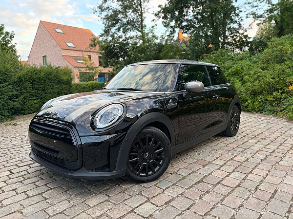 MINI Cooper 1.5 Automaat Weing kilometers ### 38000 km ###