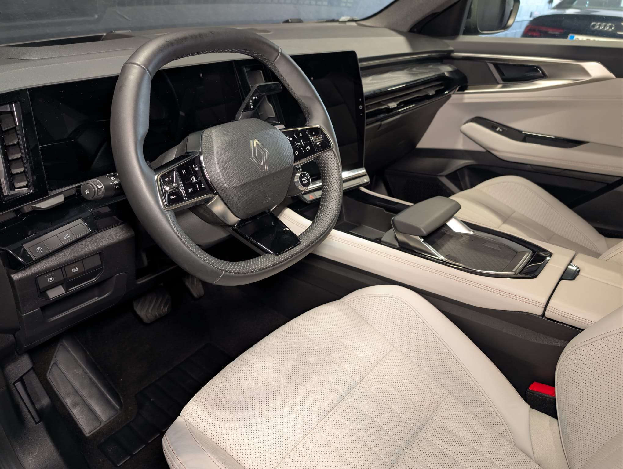 Renault Espace E-Tech Full Hybrid 200 INTENSE — Toit panoramique — HUD — CarPlay — 360° Caméra