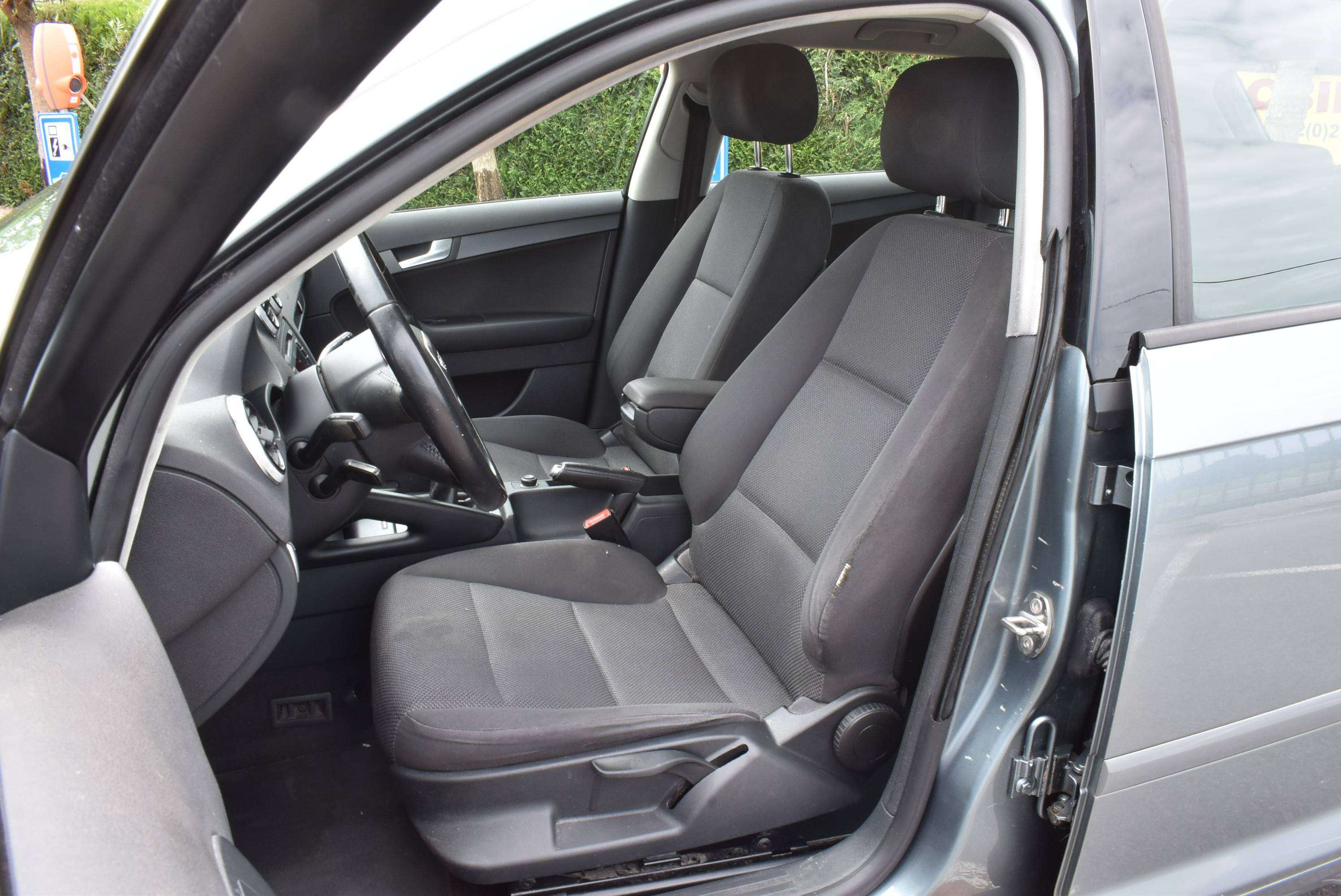 Audi A3 Sportback 1.6 TDi Ambiente / Airco **B2B FIX PRICE**
