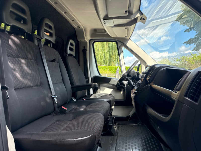 Peugeot BOXER FG 330 L1H1 2.0 HDI 110 PREMIUM PACK * 86.000KM * 2019 * 3 PLACES