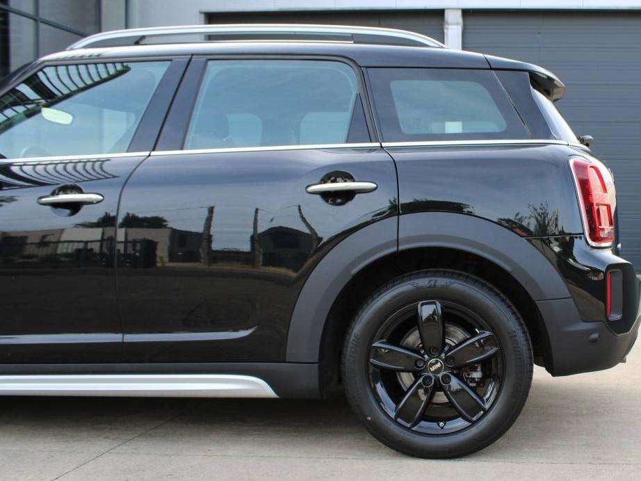 MINI One Countryman AUTOMAAT/LED/CARPLAY/CAMERA/HEATED SEATS/GARANTIE