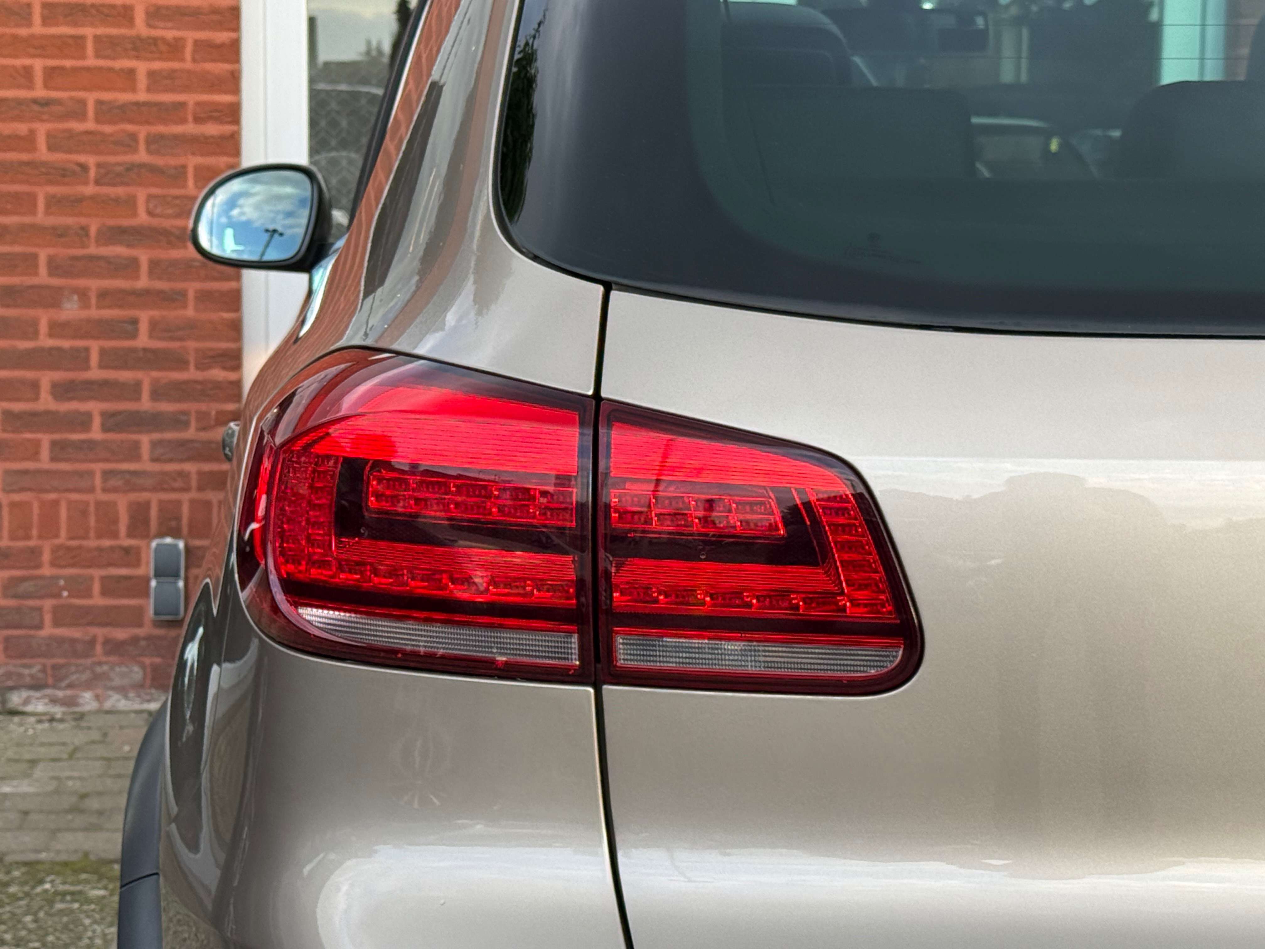 Volkswagen Tiguan R-LINE 1.4TSI 150PK DSG |✅NAVIGATIE | PANO DAK | LEDER | BLUETOOTH | TREKHAAK | ZETELVERWARMING |