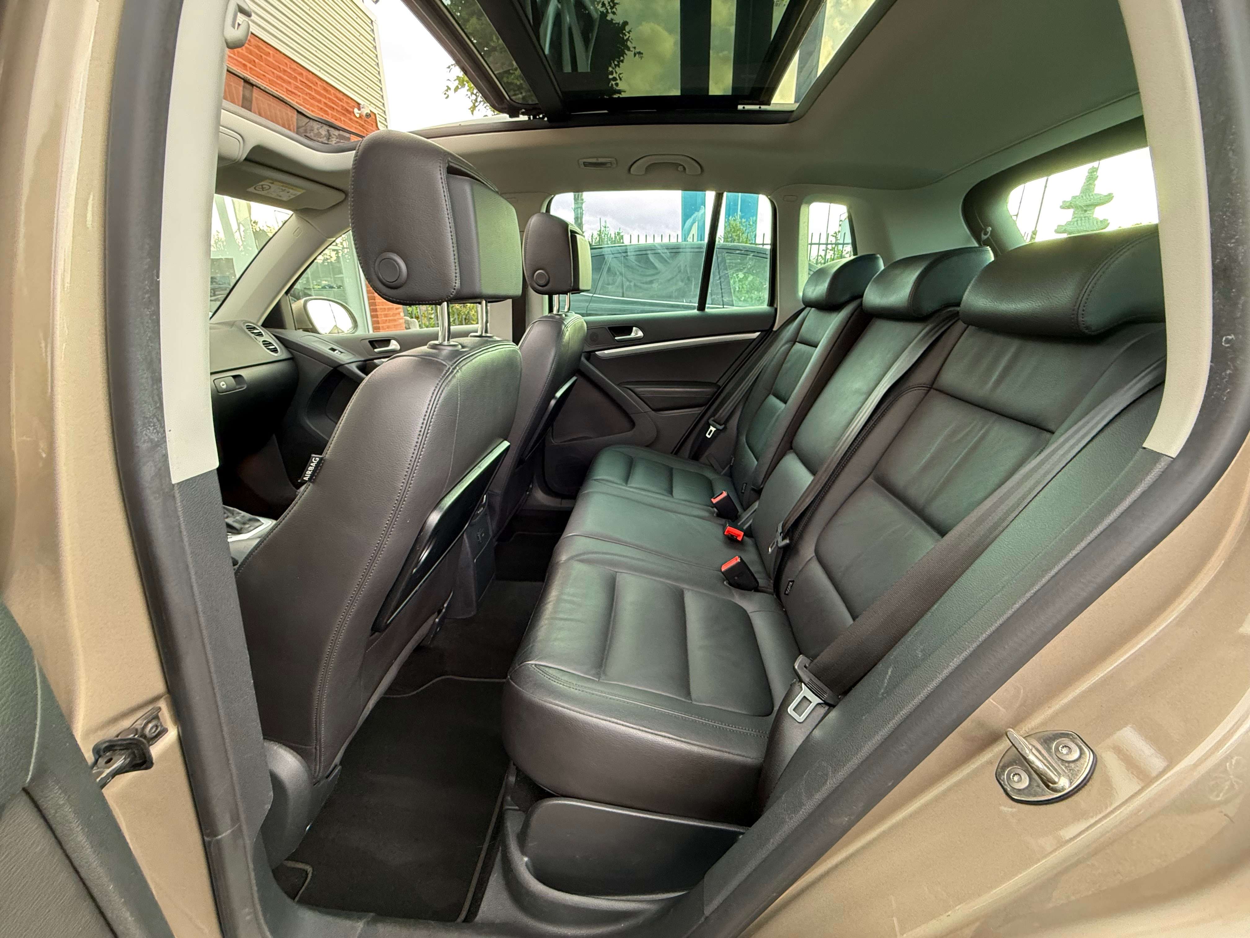 Volkswagen Tiguan R-LINE 1.4TSI 150PK DSG |✅NAVIGATIE | PANO DAK | LEDER | BLUETOOTH | TREKHAAK | ZETELVERWARMING |
