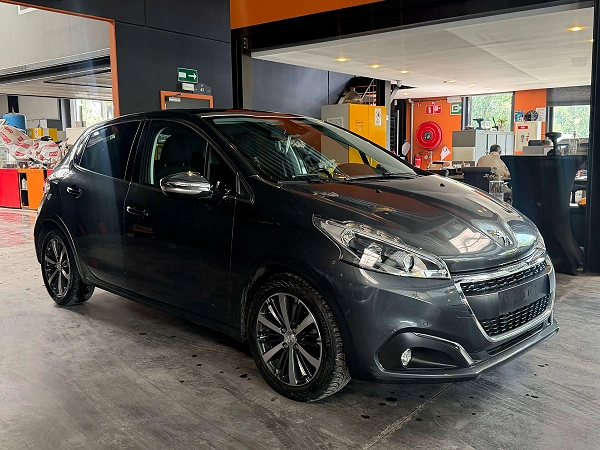 Peugeot 208 208 1.2 Allure S/12 MOIS DE GARANTIE