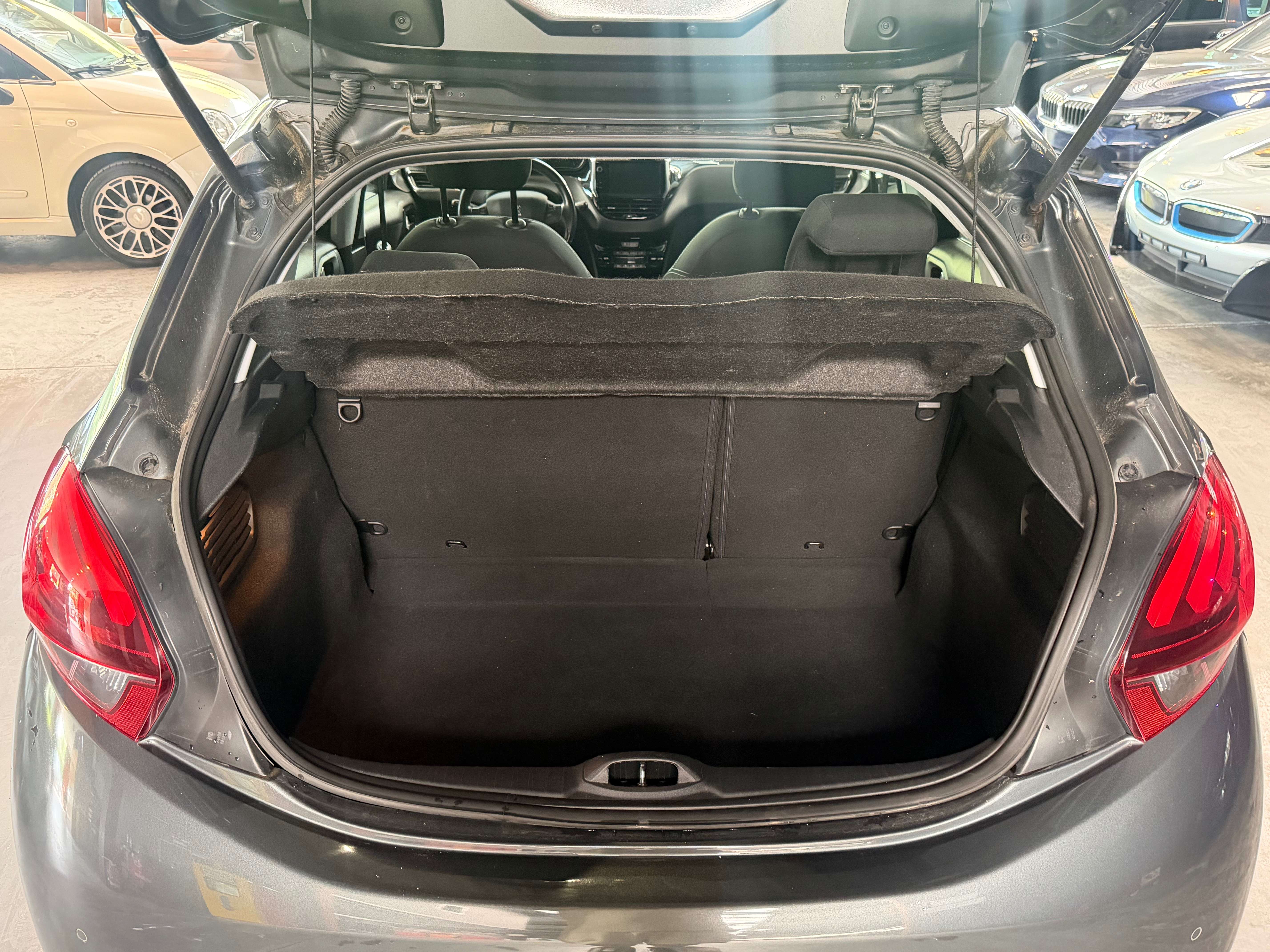 Peugeot 208 208 1.2  Allure S/12 MOIS DE GARANTIE