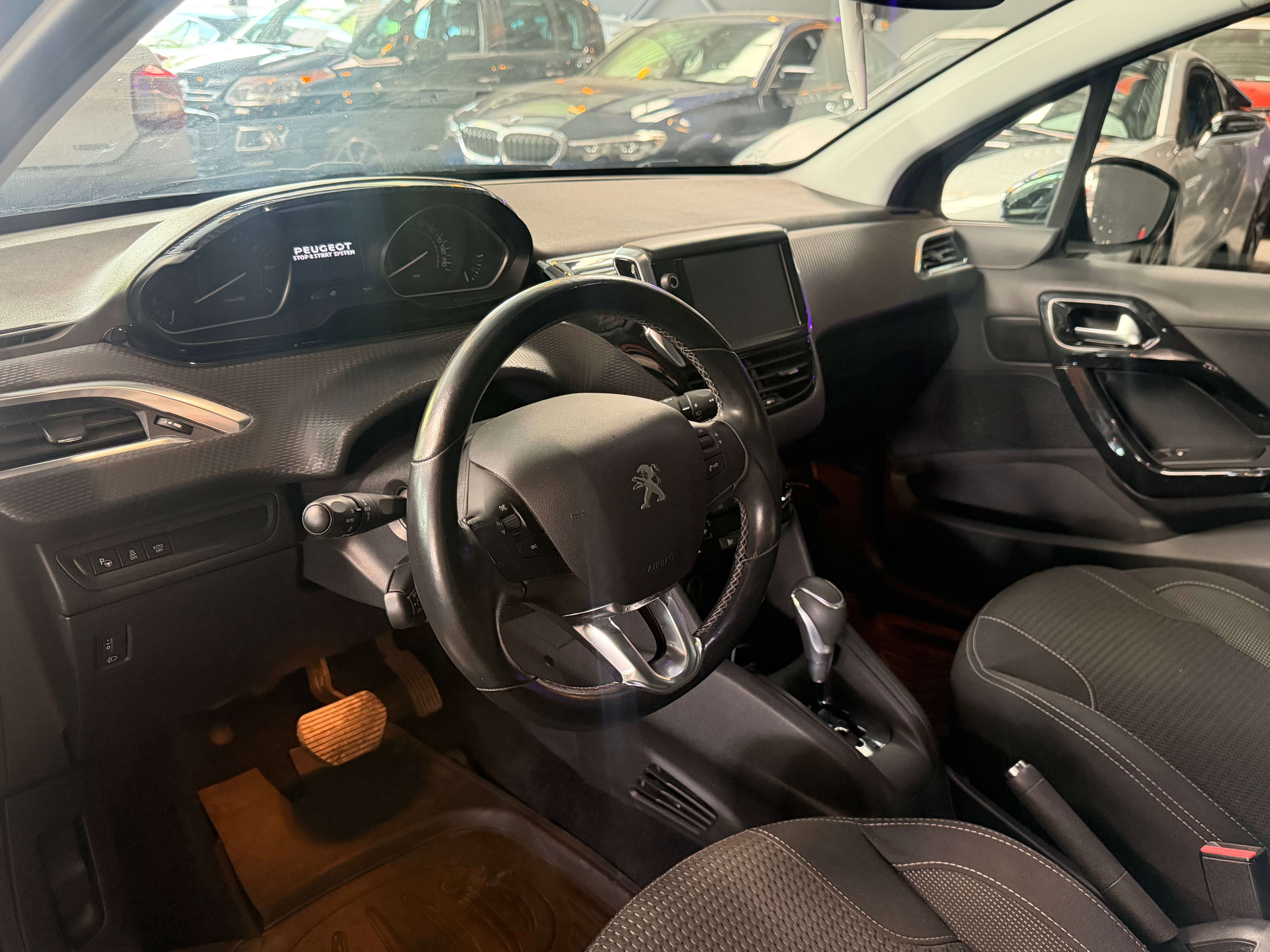 Peugeot 208 208 1.2  Allure S/12 MOIS DE GARANTIE