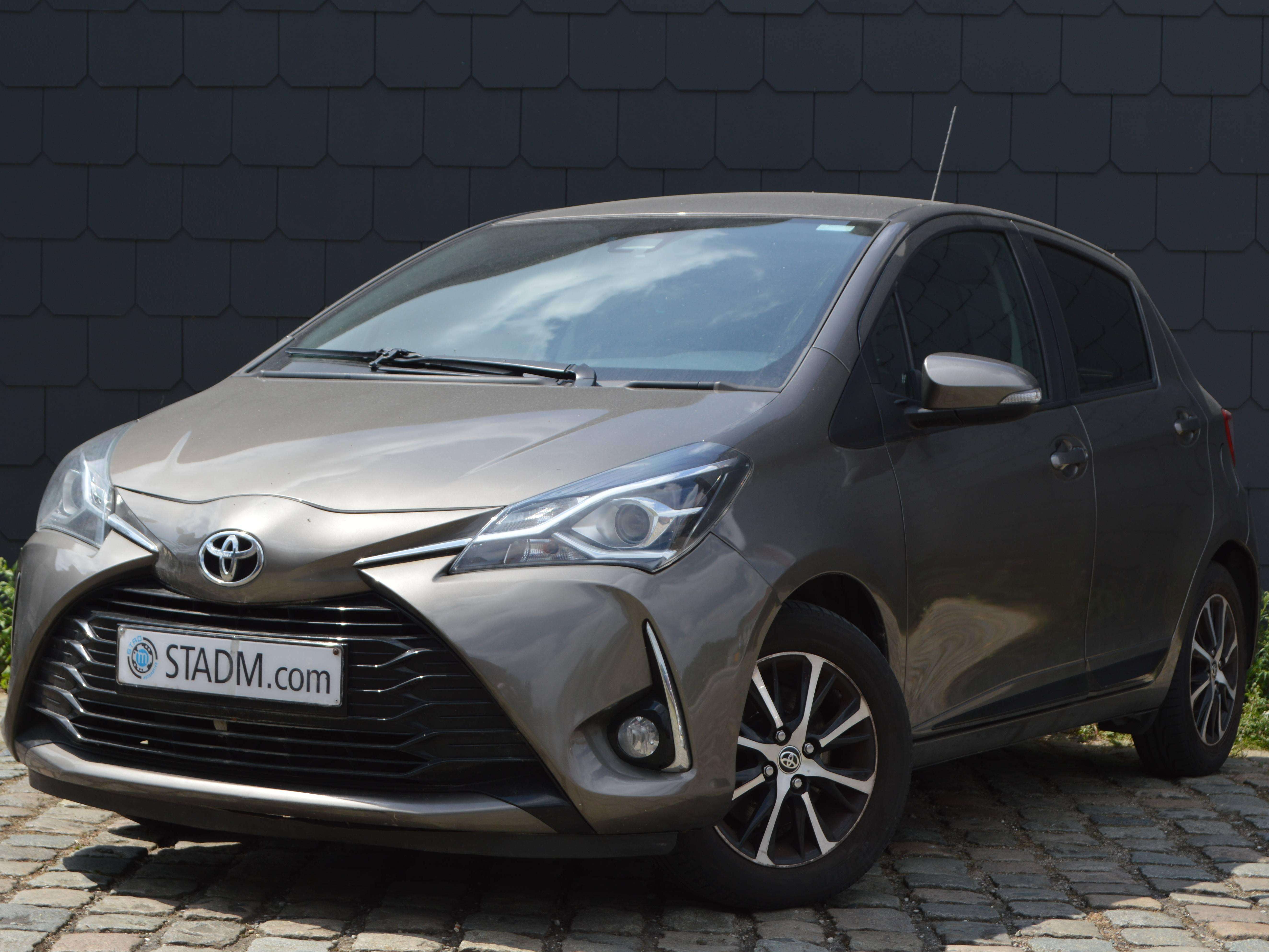 Toyota Yaris Yaris 1.5i Dual CARPASS CARNET BENZINE NAVI LEDER