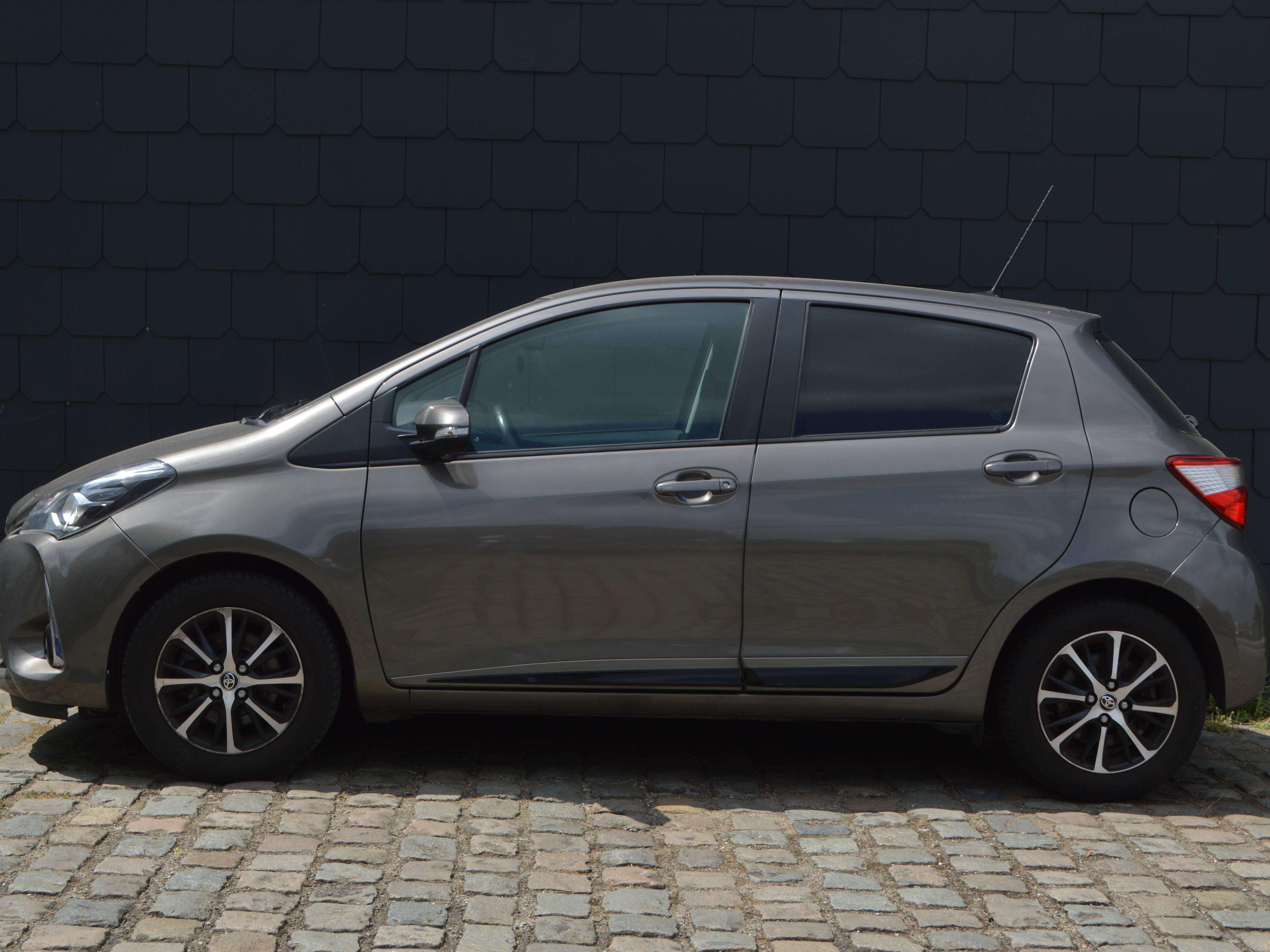 Toyota Yaris Yaris 1.5i Dual CARPASS CARNET BENZINE NAVI LEDER