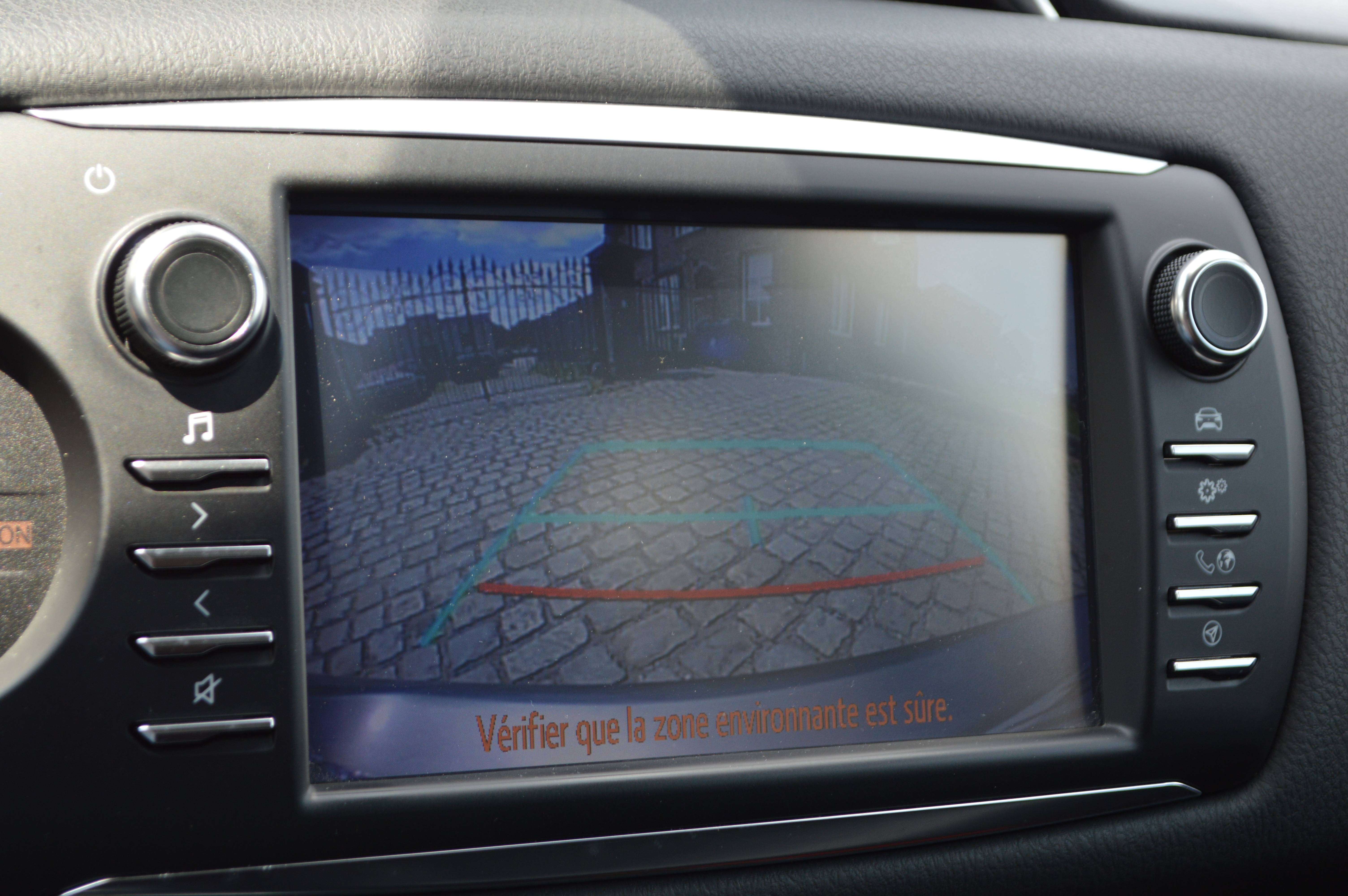 Toyota Yaris Yaris 1.5i Dual CARPASS CARNET BENZINE NAVI LEDER
