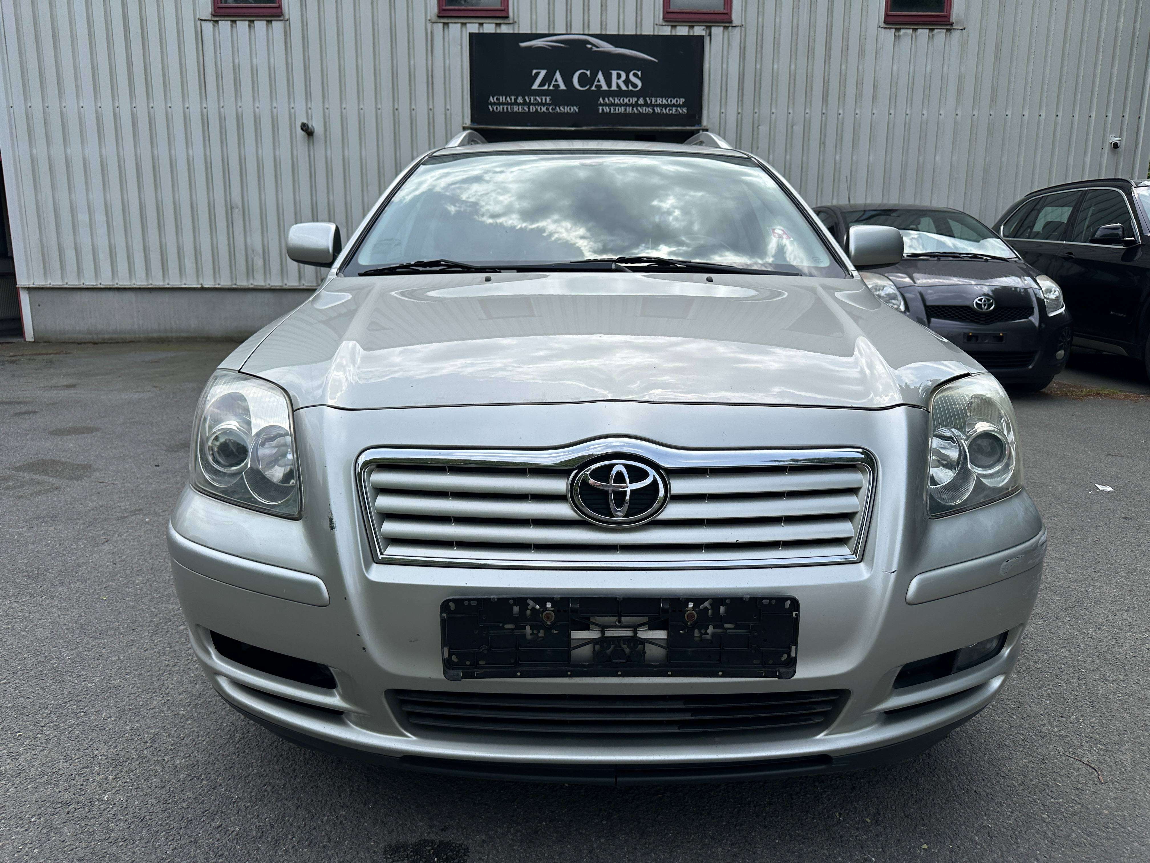 Toyota Avensis 1.8i VVT-i 16v Linea Luna
