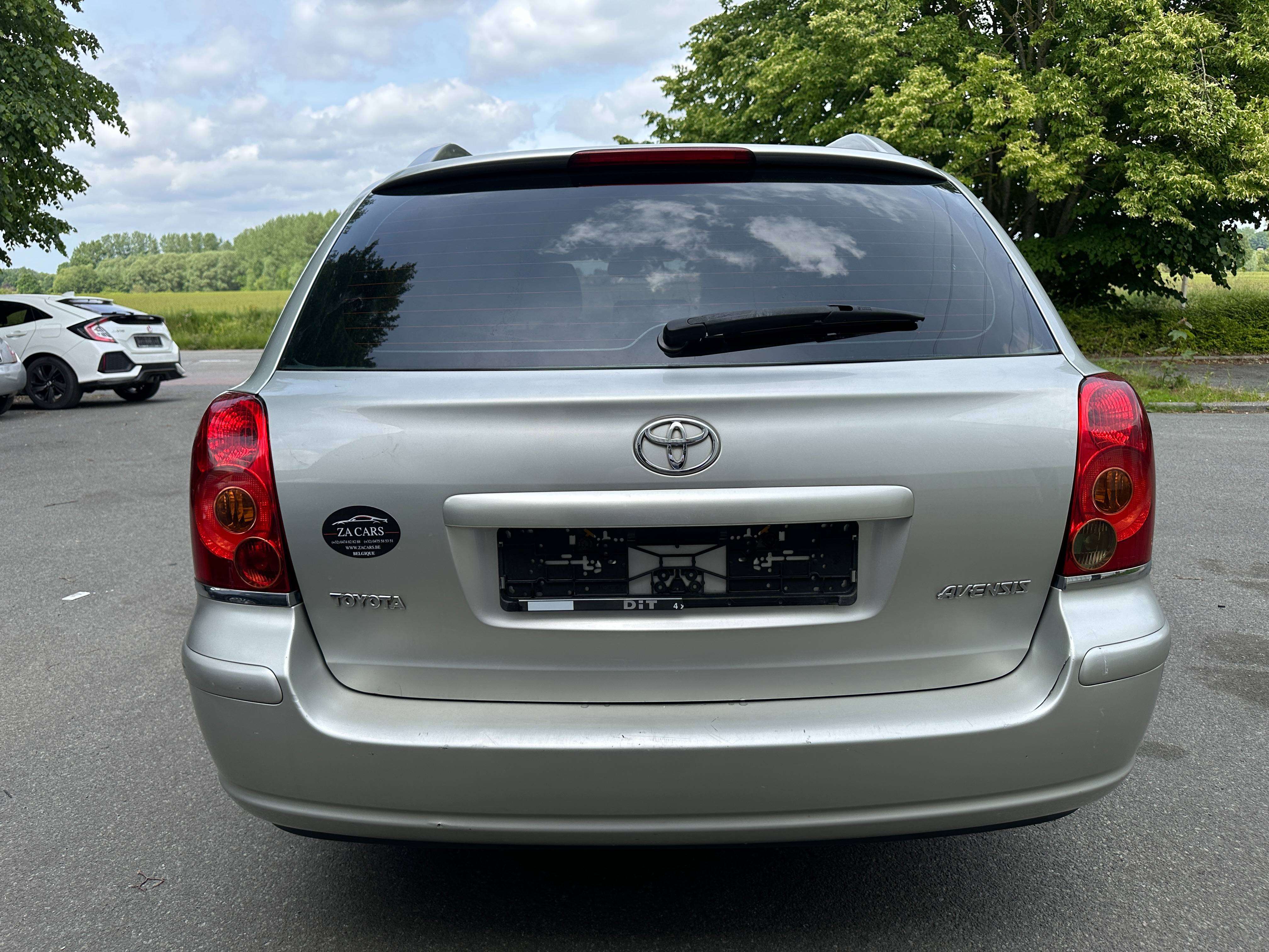 Toyota Avensis 1.8i VVT-i 16v Linea Luna