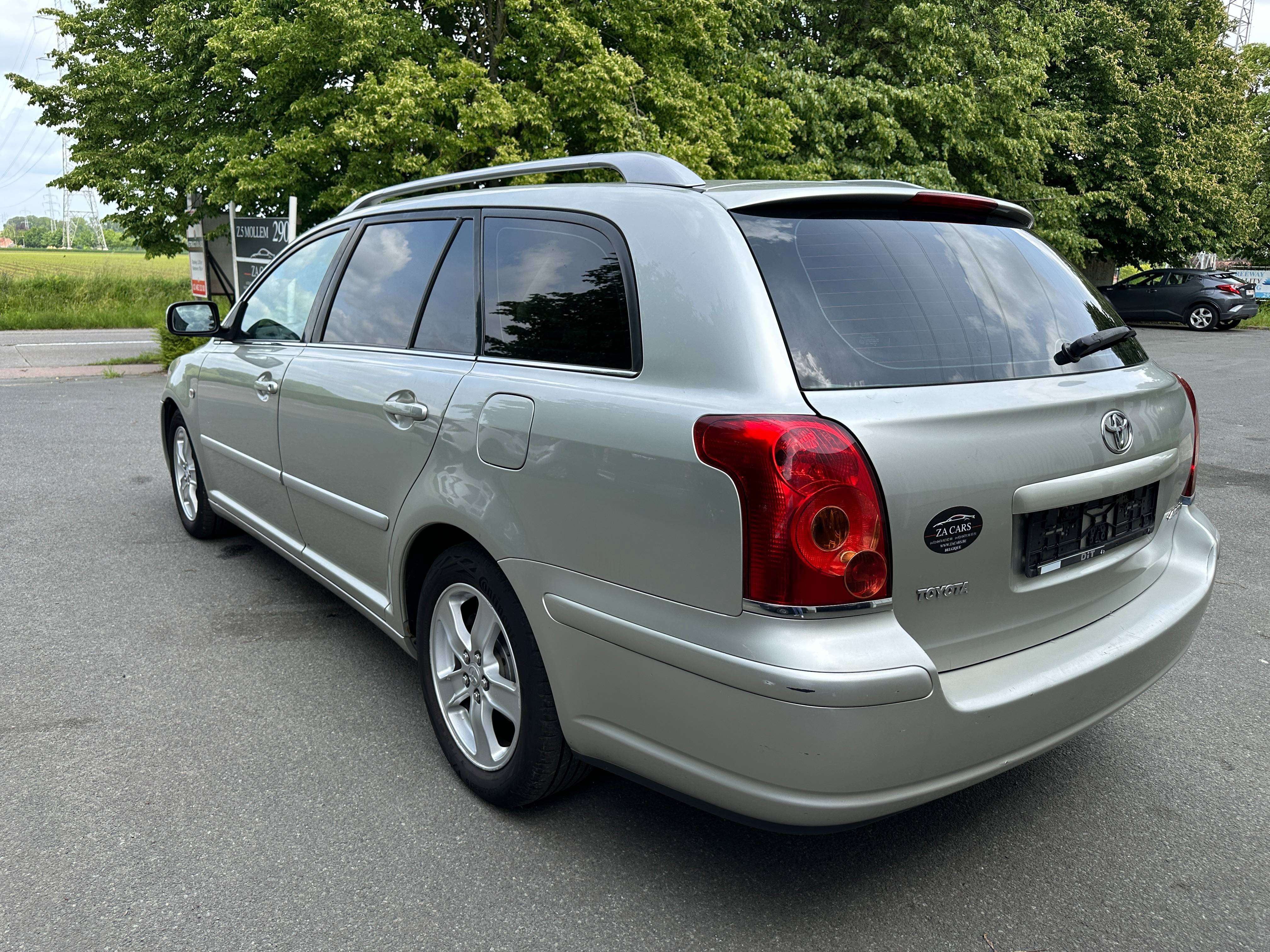 Toyota Avensis 1.8i VVT-i 16v Linea Luna
