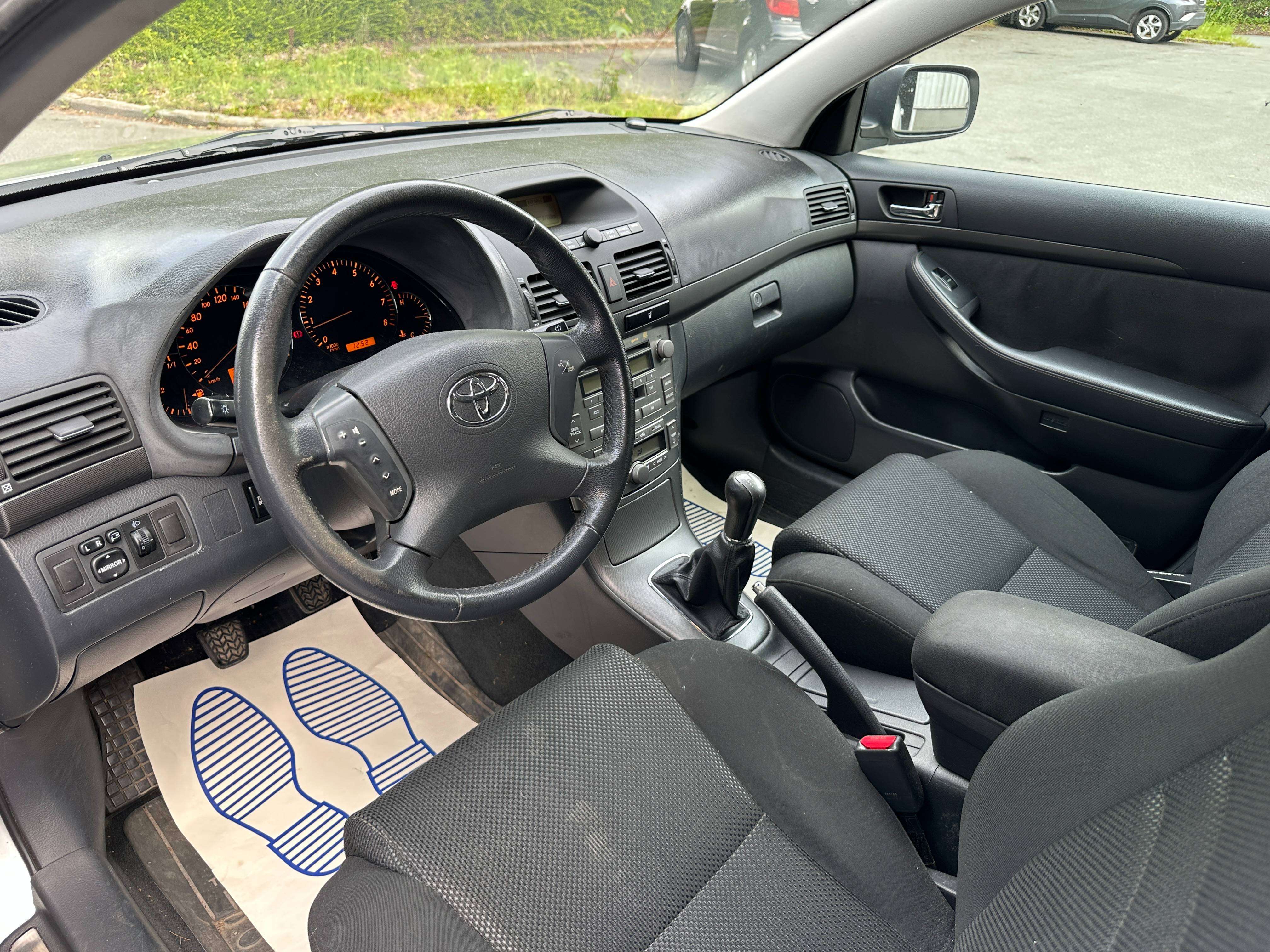 Toyota Avensis 1.8i VVT-i 16v Linea Luna