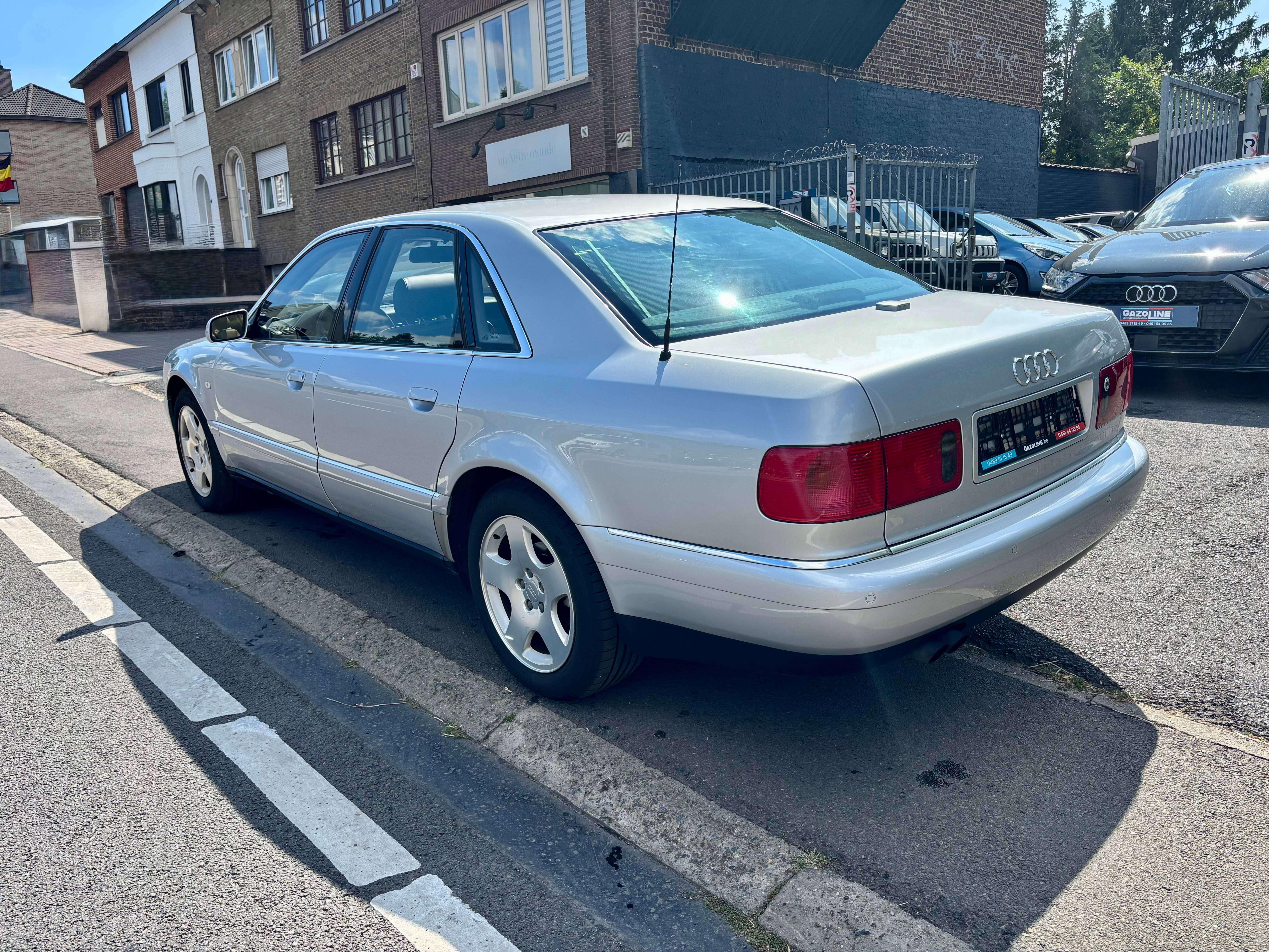 Audi A8 4.2i V8 Quattro " full historique " etat neuf d origine