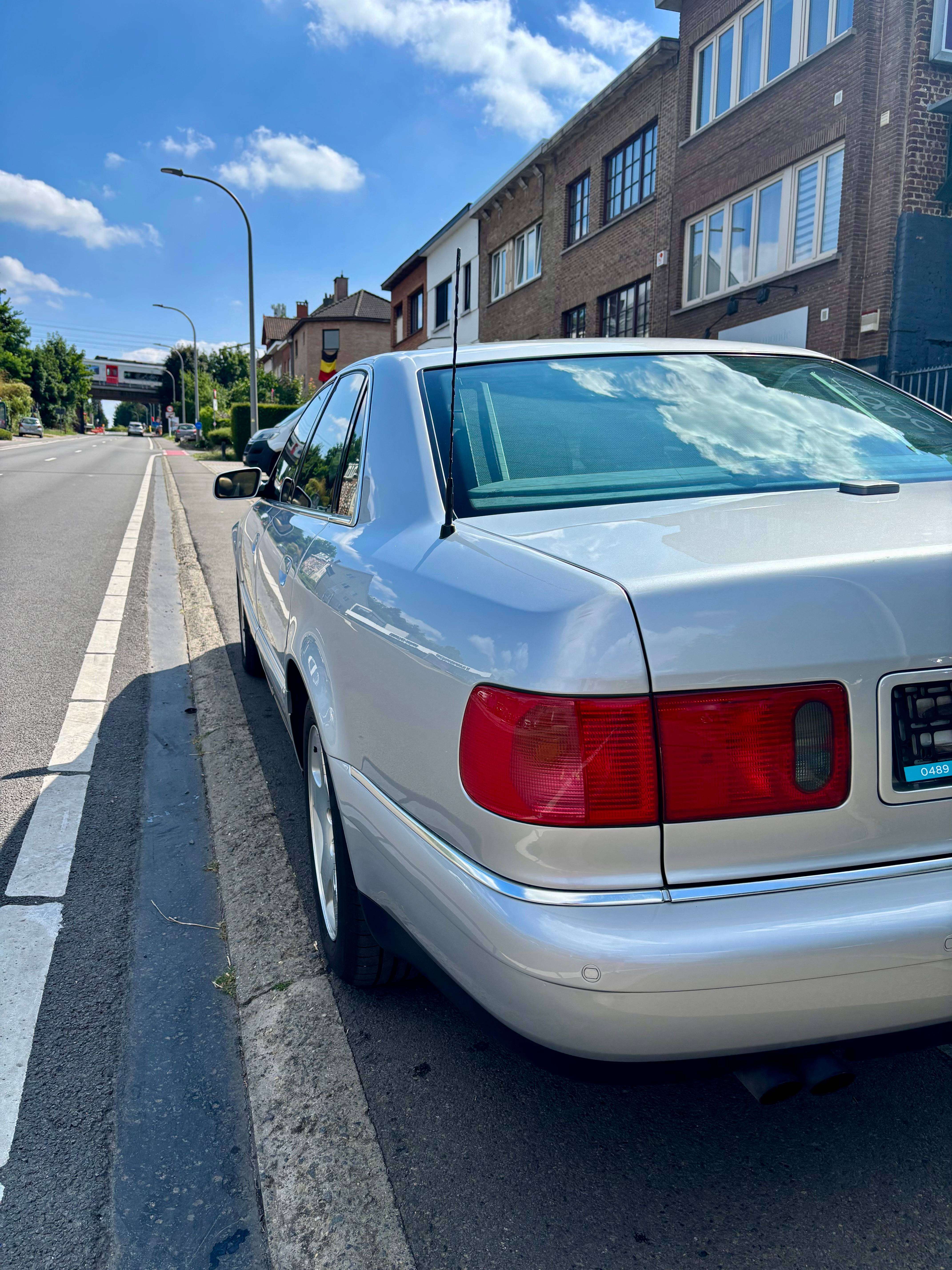 Audi A8 4.2i V8 Quattro " full historique " etat neuf d origine