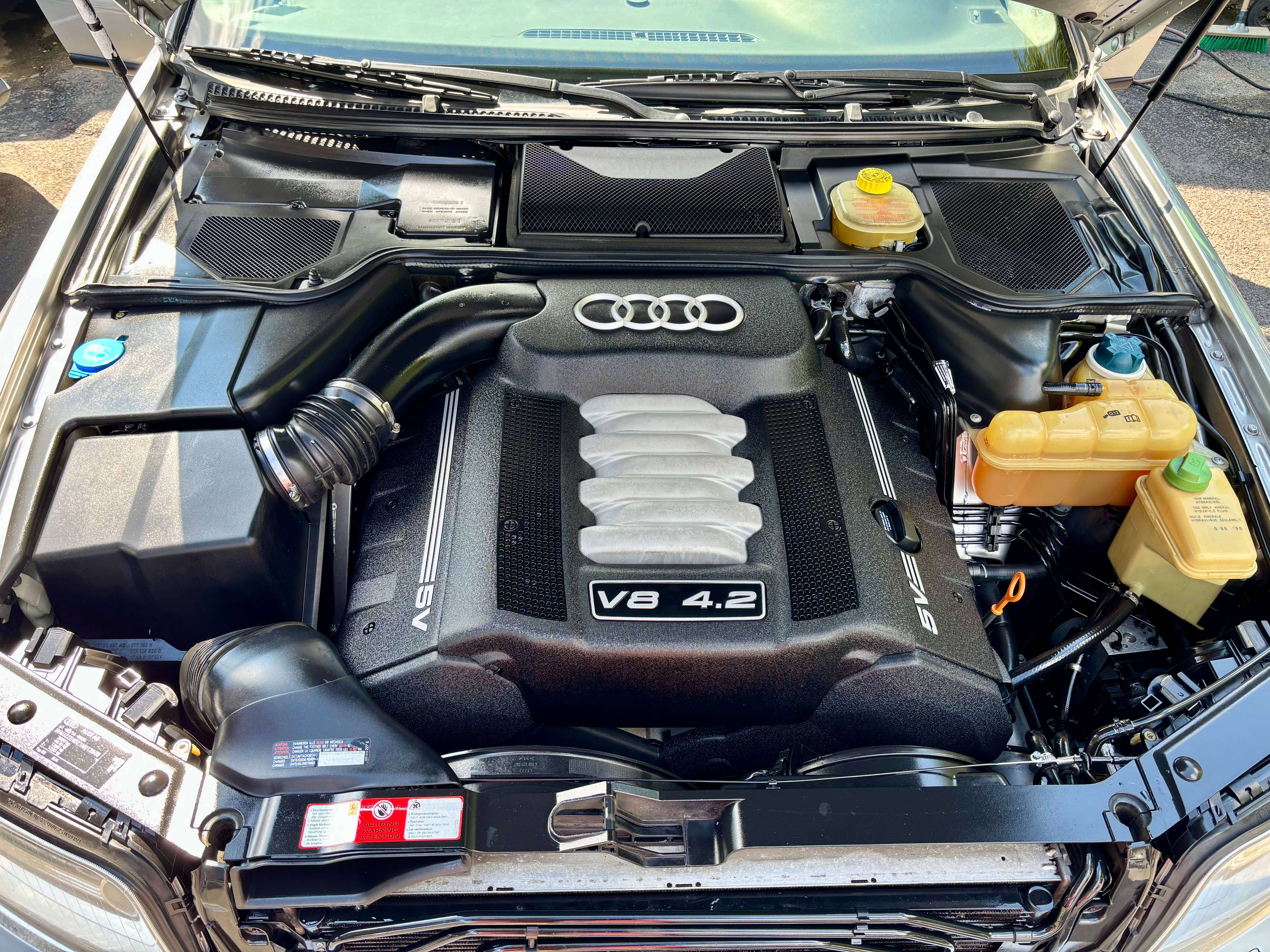 Audi A8 4.2i V8 Quattro " full historique " etat neuf d origine