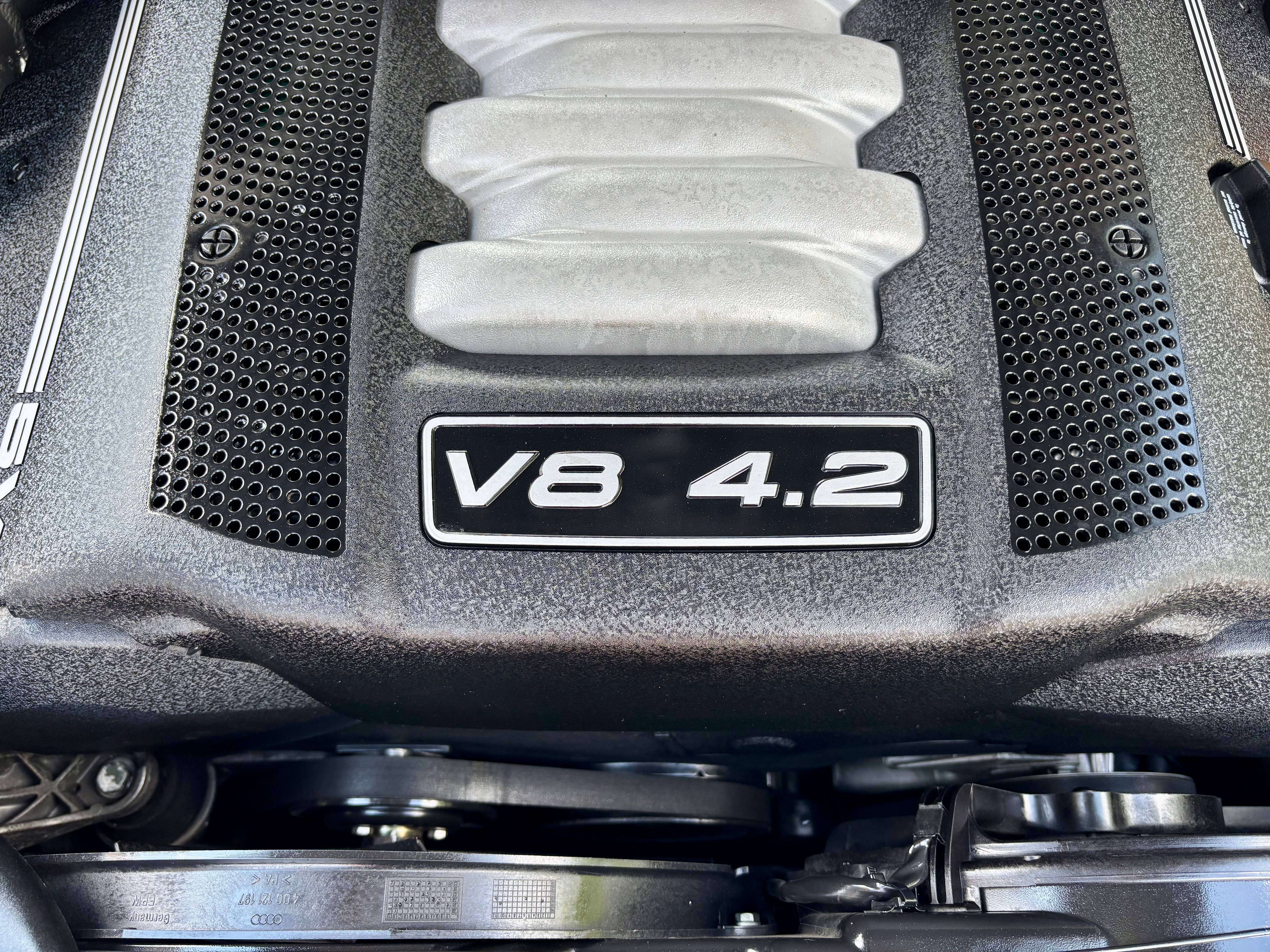 Audi A8 4.2i V8 Quattro " full historique " etat neuf d origine