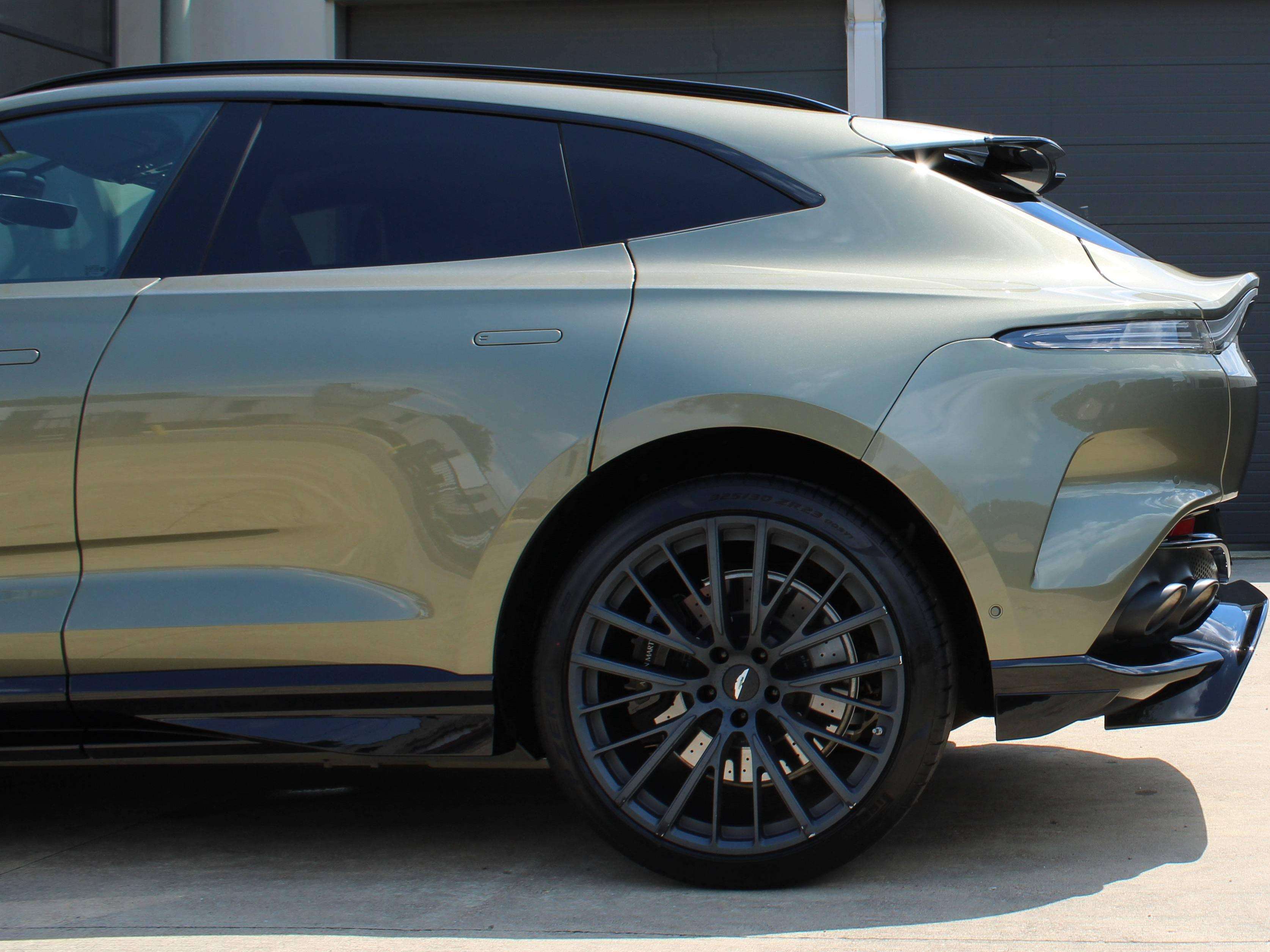 Aston Martin DBX 707/PANO/LED/KEYLESS/ACC/CARPLAY/