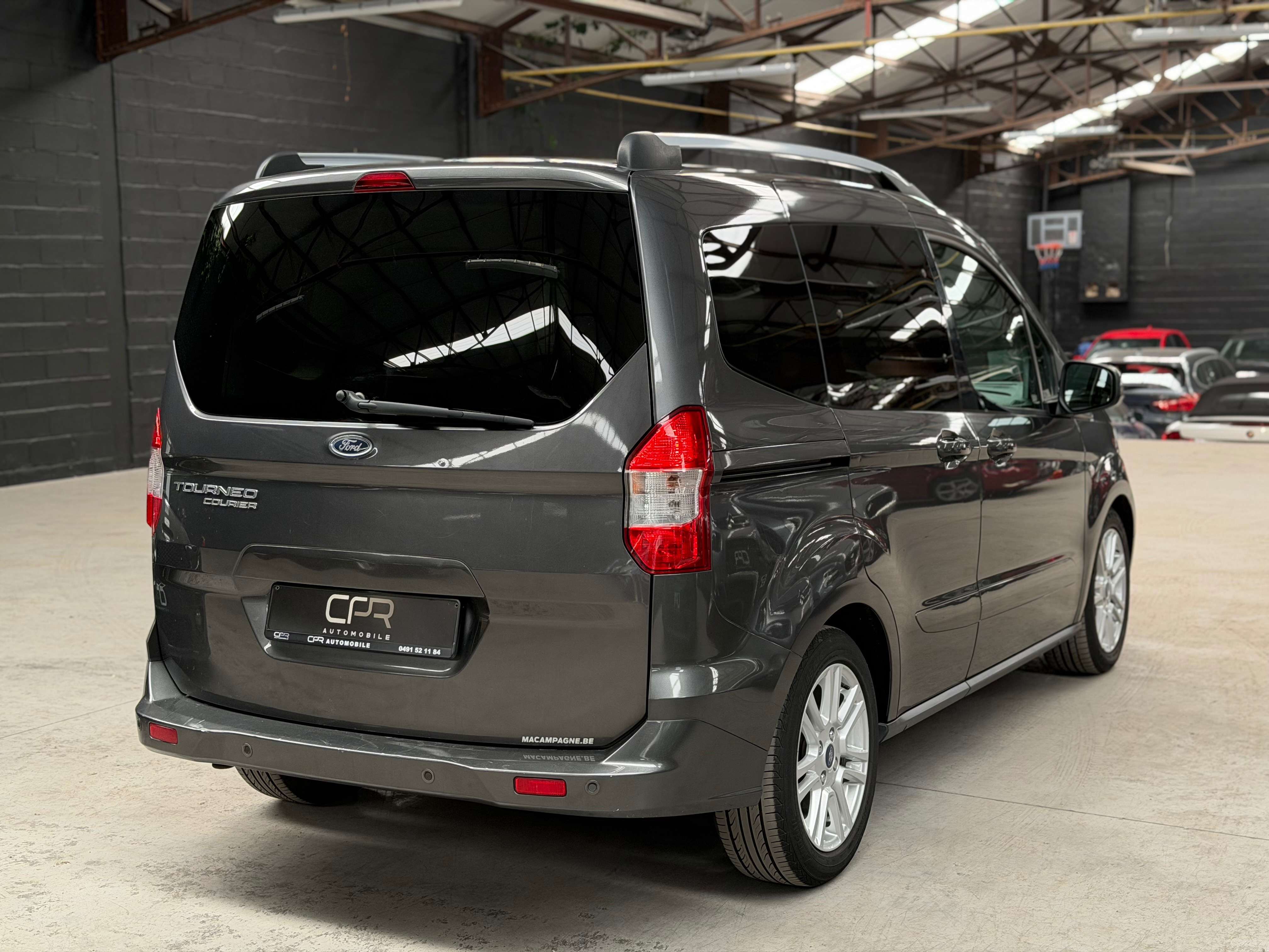 Ford Tourneo Courier 1.5 D * 1ER PROP * 5 PLACES * GPS * CLIM * RADAR AR *