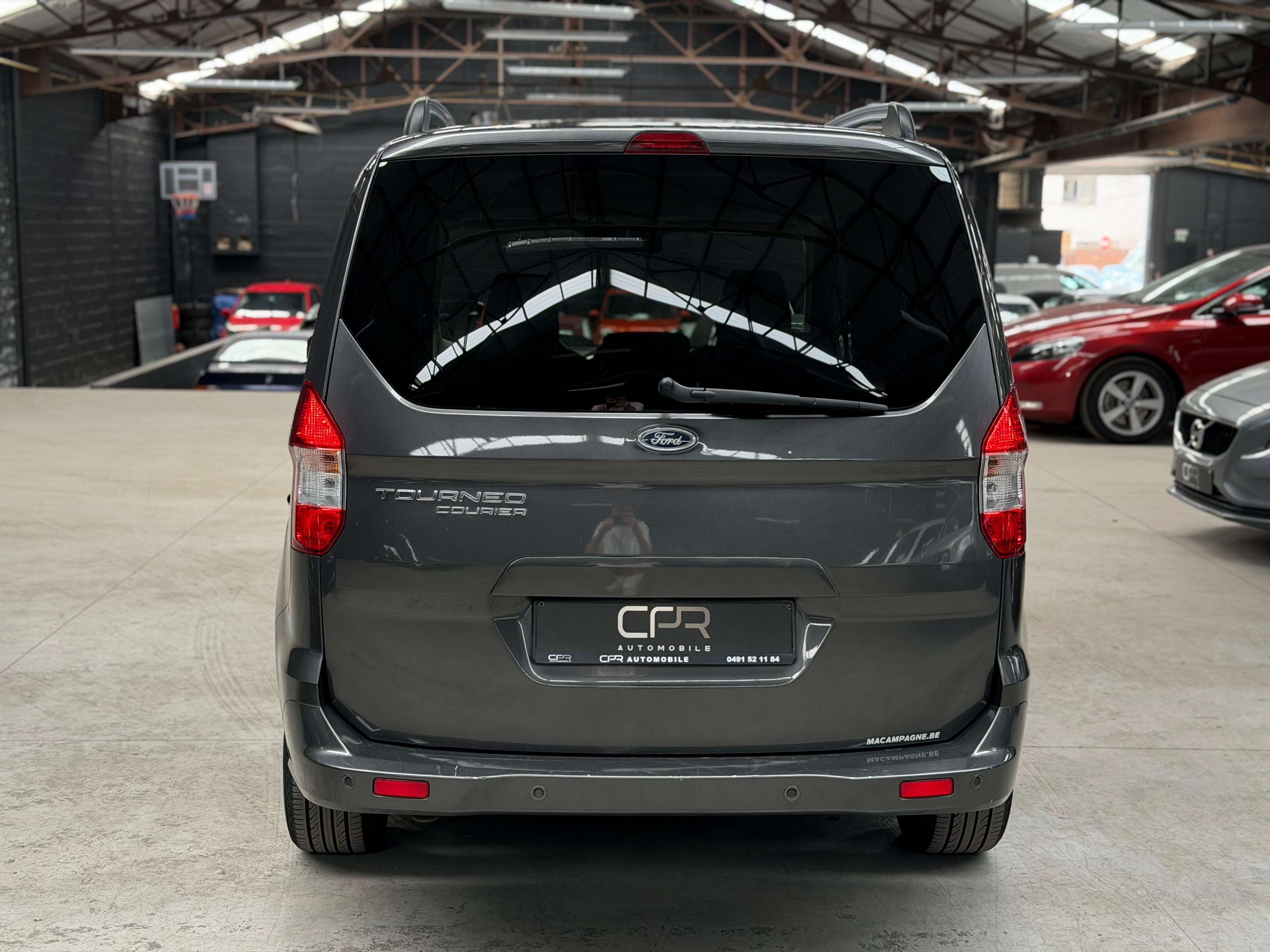 Ford Tourneo Courier 1.5 D * 1ER PROP * 5 PLACES * GPS * CLIM * RADAR AR *