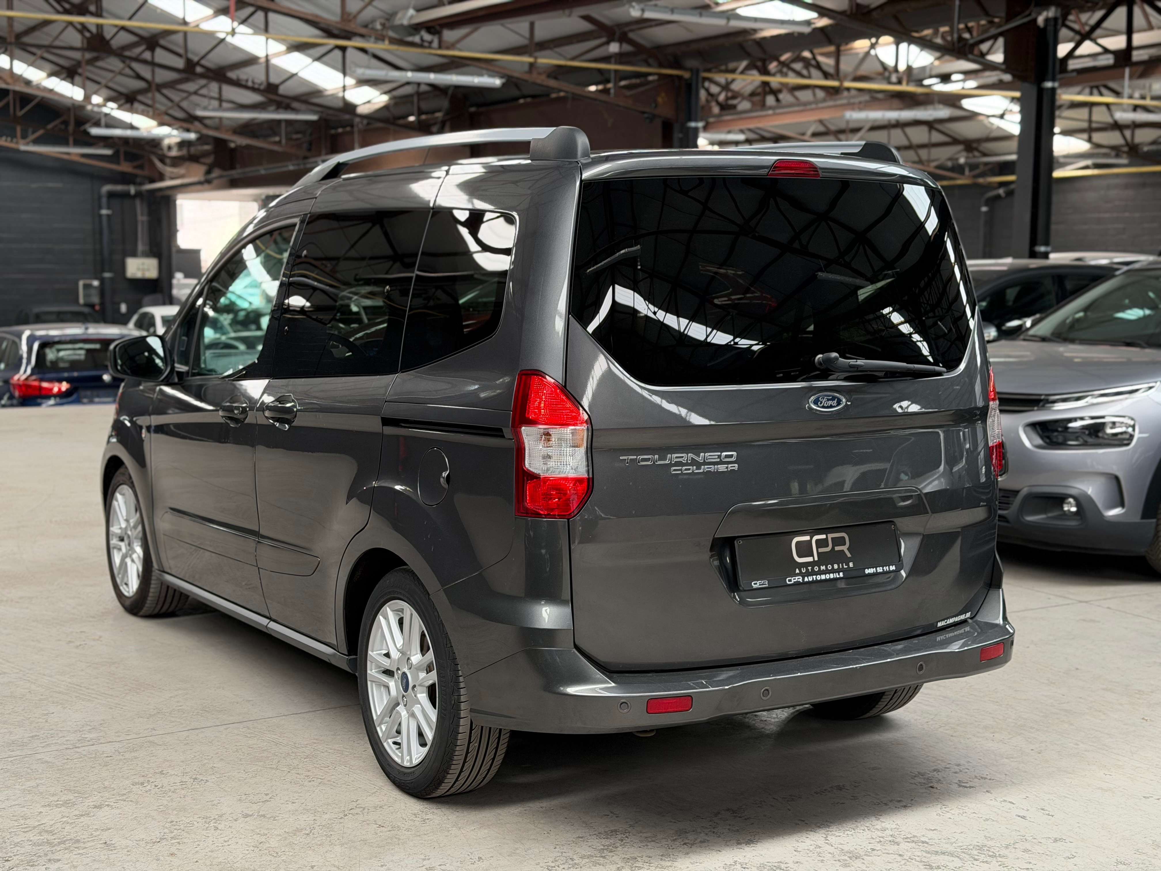 Ford Tourneo Courier 1.5 D * 1ER PROP * 5 PLACES * GPS * CLIM * RADAR AR *