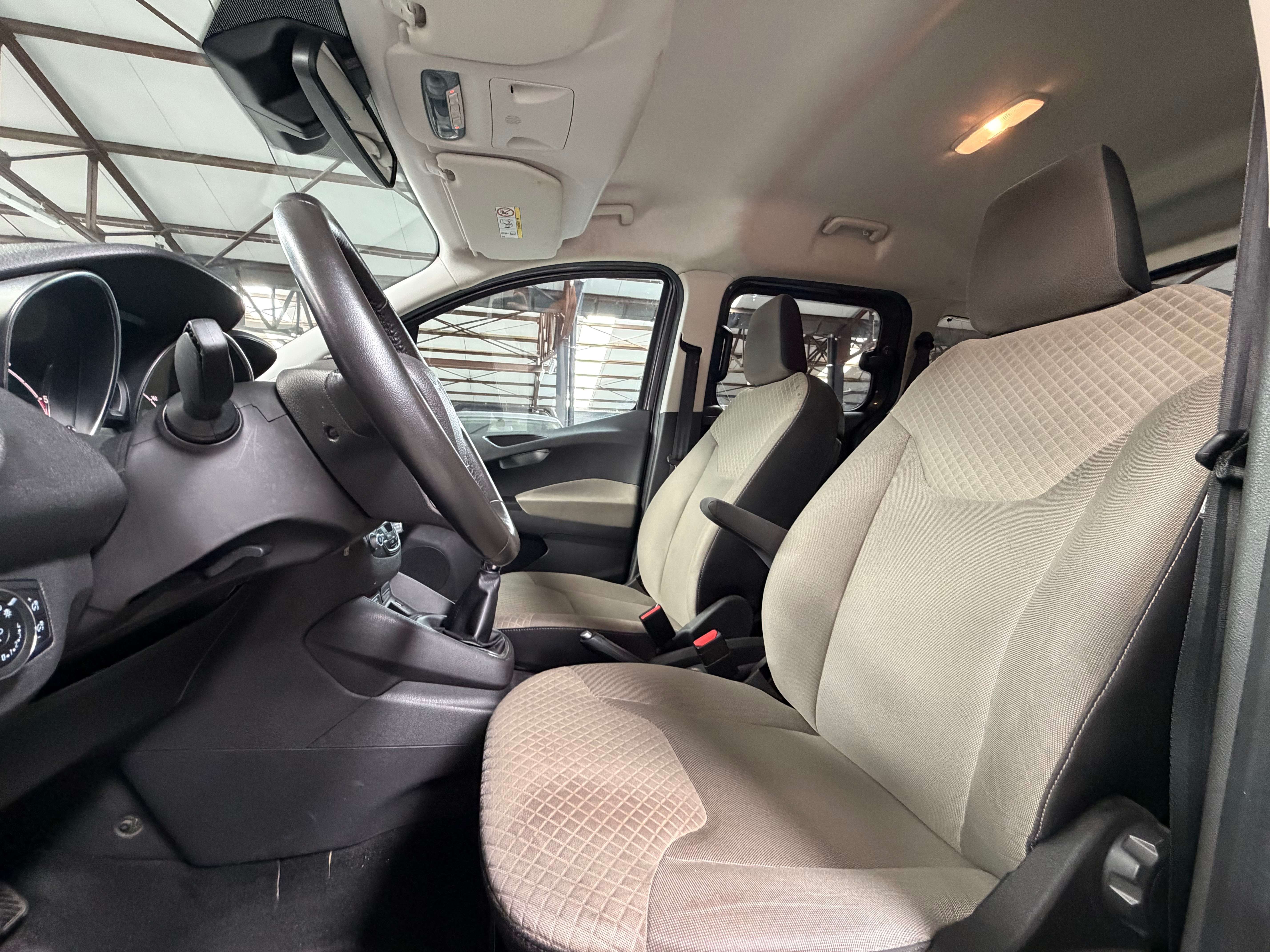Ford Tourneo Courier 1.5 D * 1ER PROP * 5 PLACES * GPS * CLIM * RADAR AR *