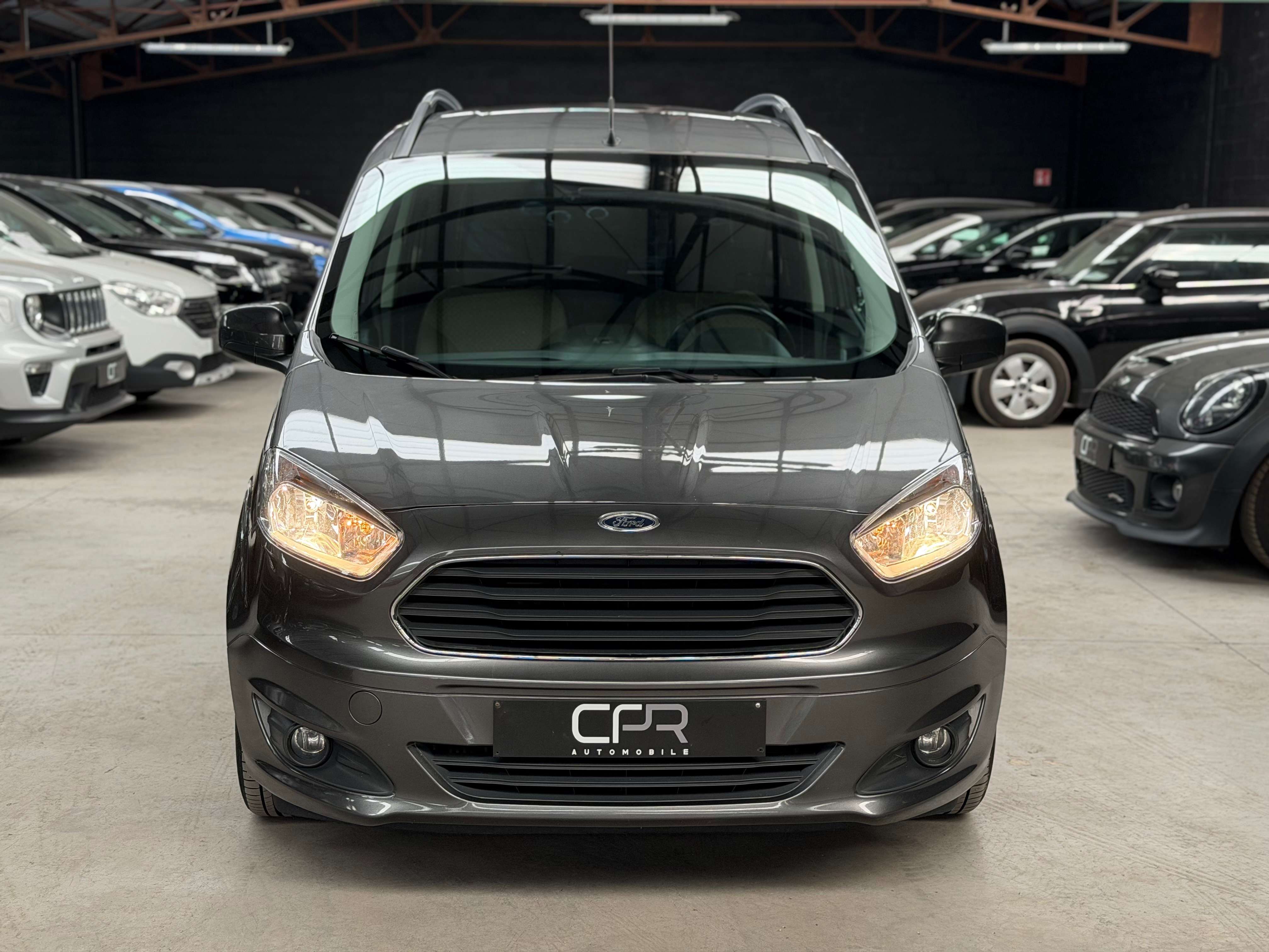 Ford Tourneo Courier 1.5 D * 1ER PROP * 5 PLACES * GPS * CLIM * RADAR AR *