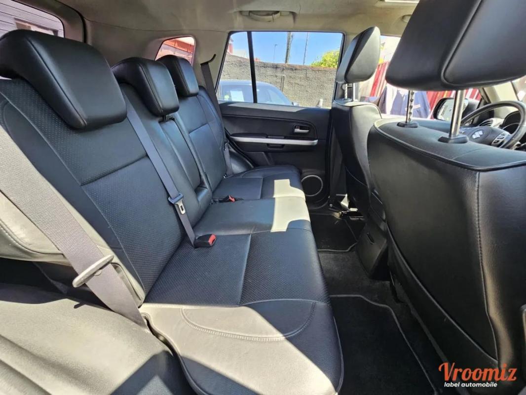 Suzuki Grand Vitara 1.9 DDIS 130 BLACK WHITE 4WD
