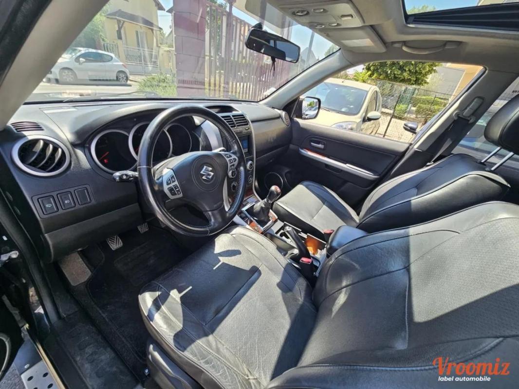 Suzuki Grand Vitara 1.9 DDIS 130 BLACK WHITE 4WD