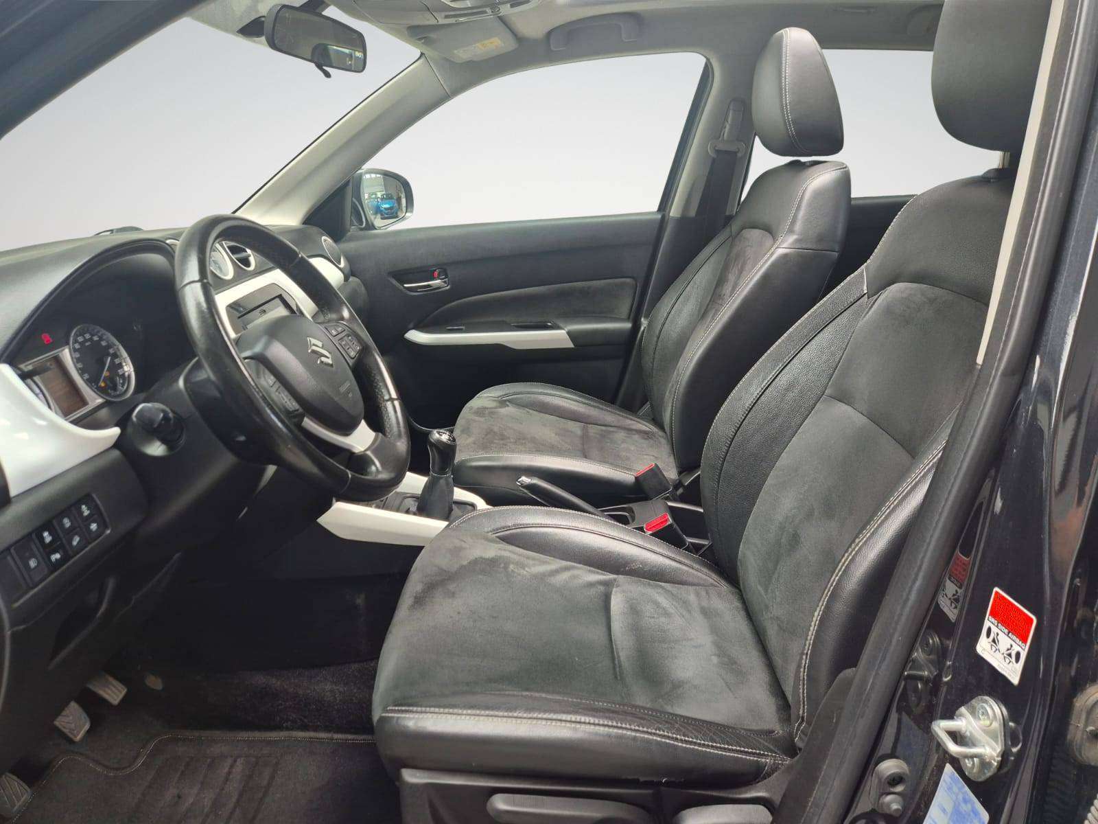 Suzuki Vitara 1.6i 4x4 / Navigation / Toit Ouvrant Panoramique / Camera + Full Capteurs de Stationnement / Garantie 12 Mois