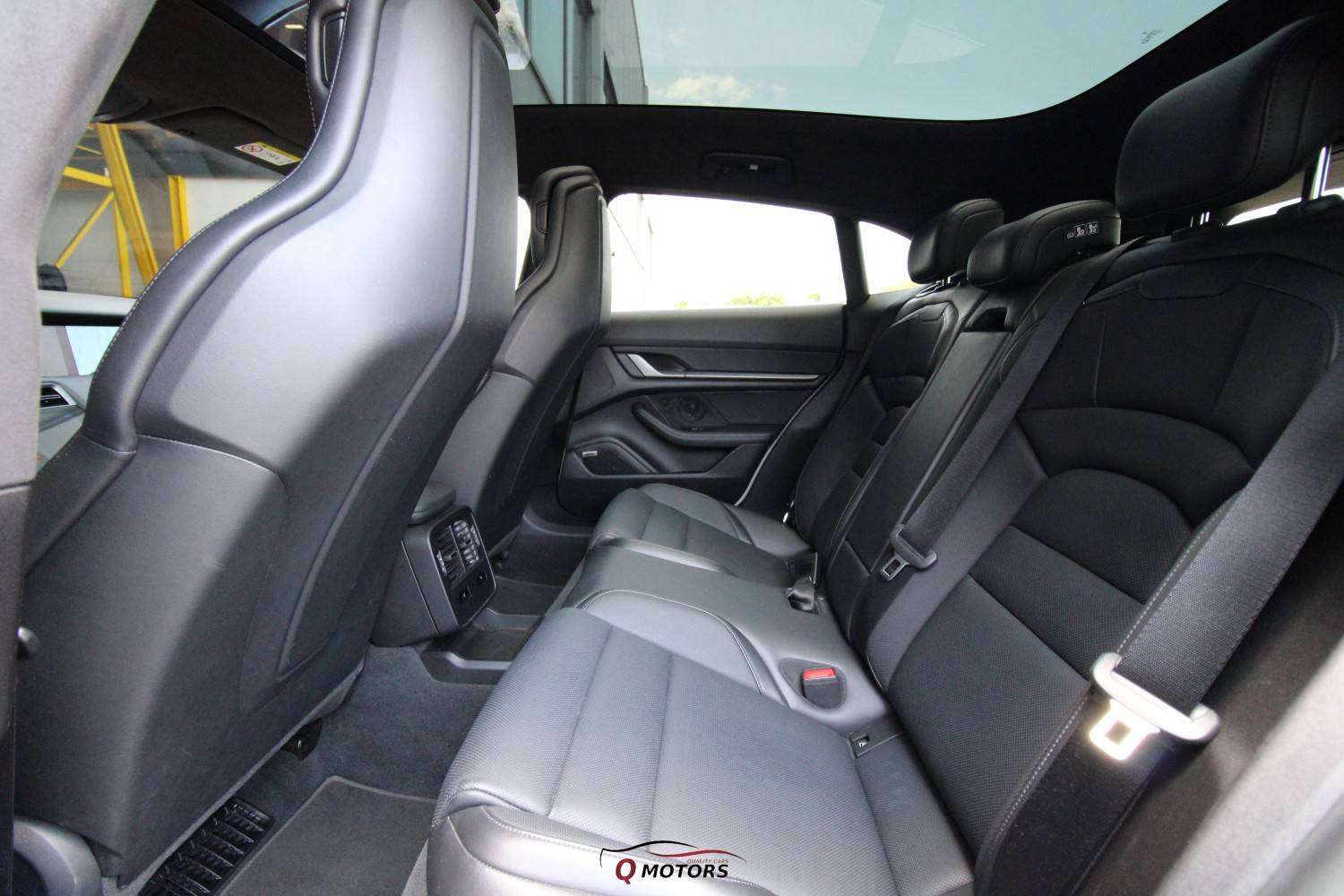 Porsche Taycan Sport Turismo 4S/LED/ACC/KEYLESS/PANO/CARPLAY/BTW