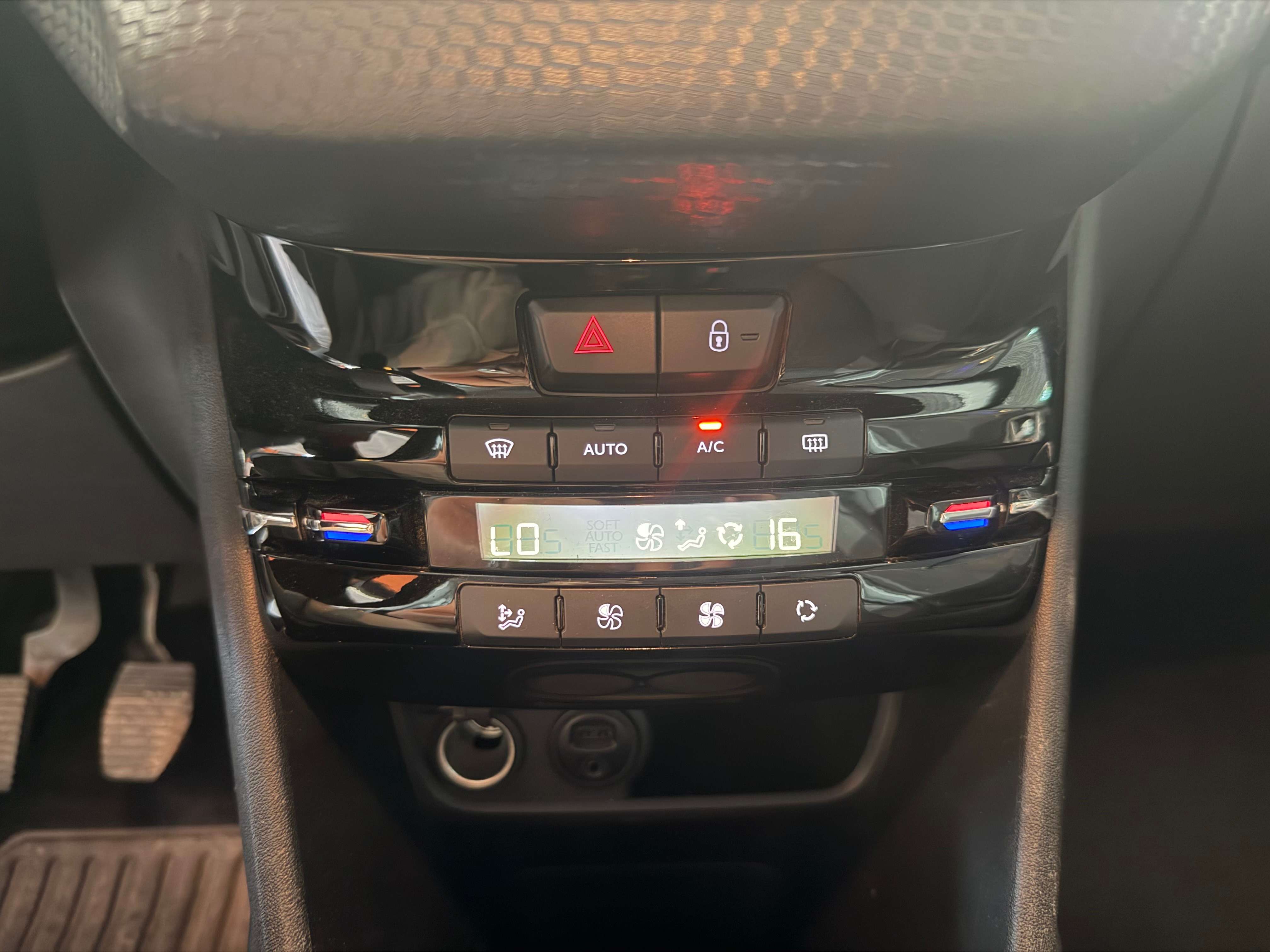 Peugeot 2008 2008 1.2i  Style/12 mois de garantie