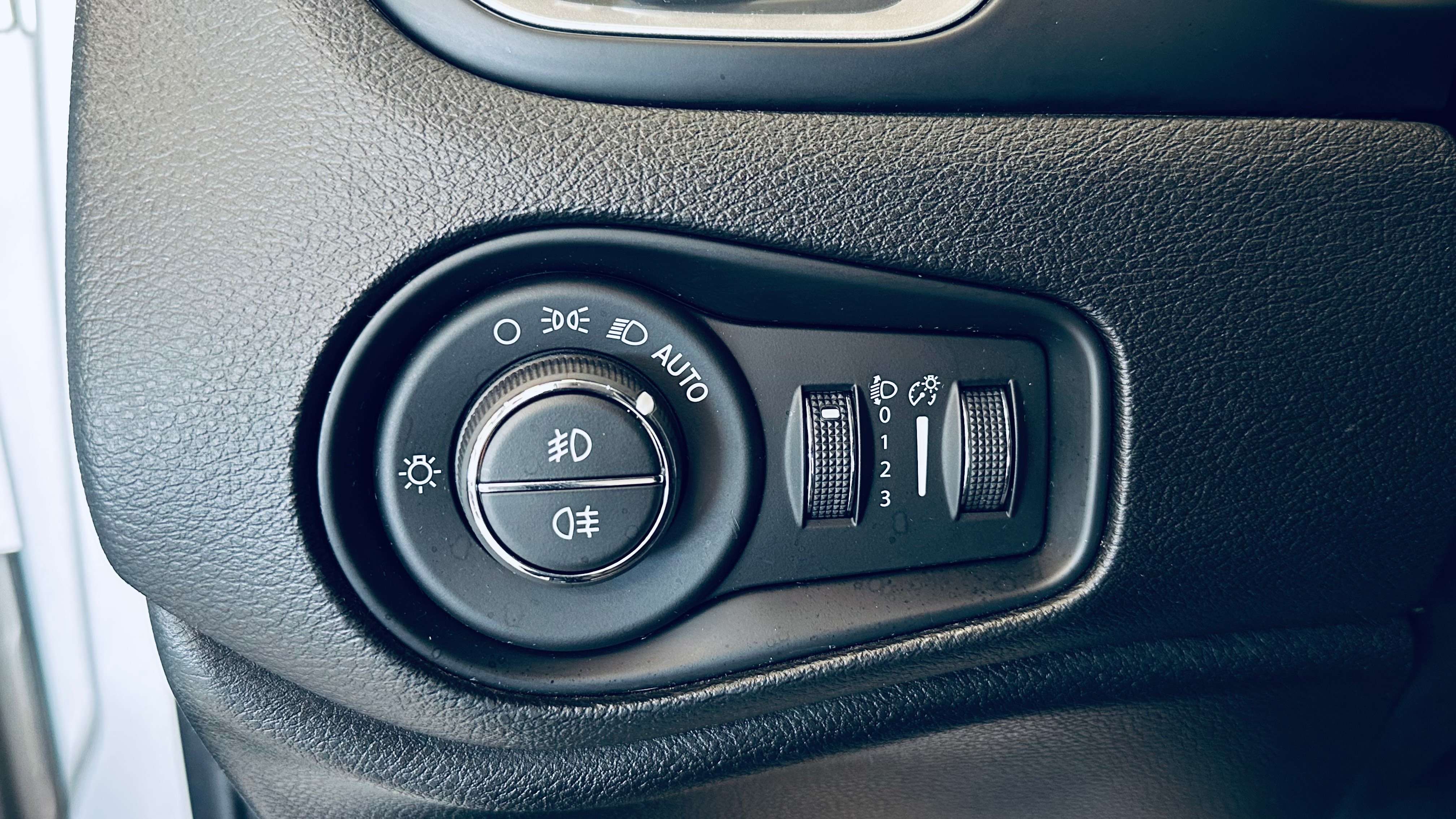 Jeep Renegade 1.6 MJD Limited PDC NAVI CRUISE CLIM BIZONE JA17 ETE