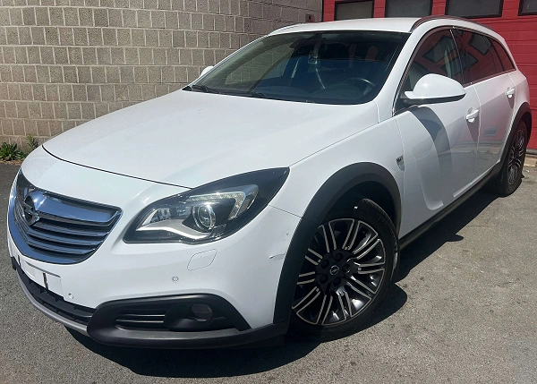 Opel Insignia Sports Tourer 2.0 CDTi ECOTEC 4x4 + CAMÉRA+ NAVI+ CUIR