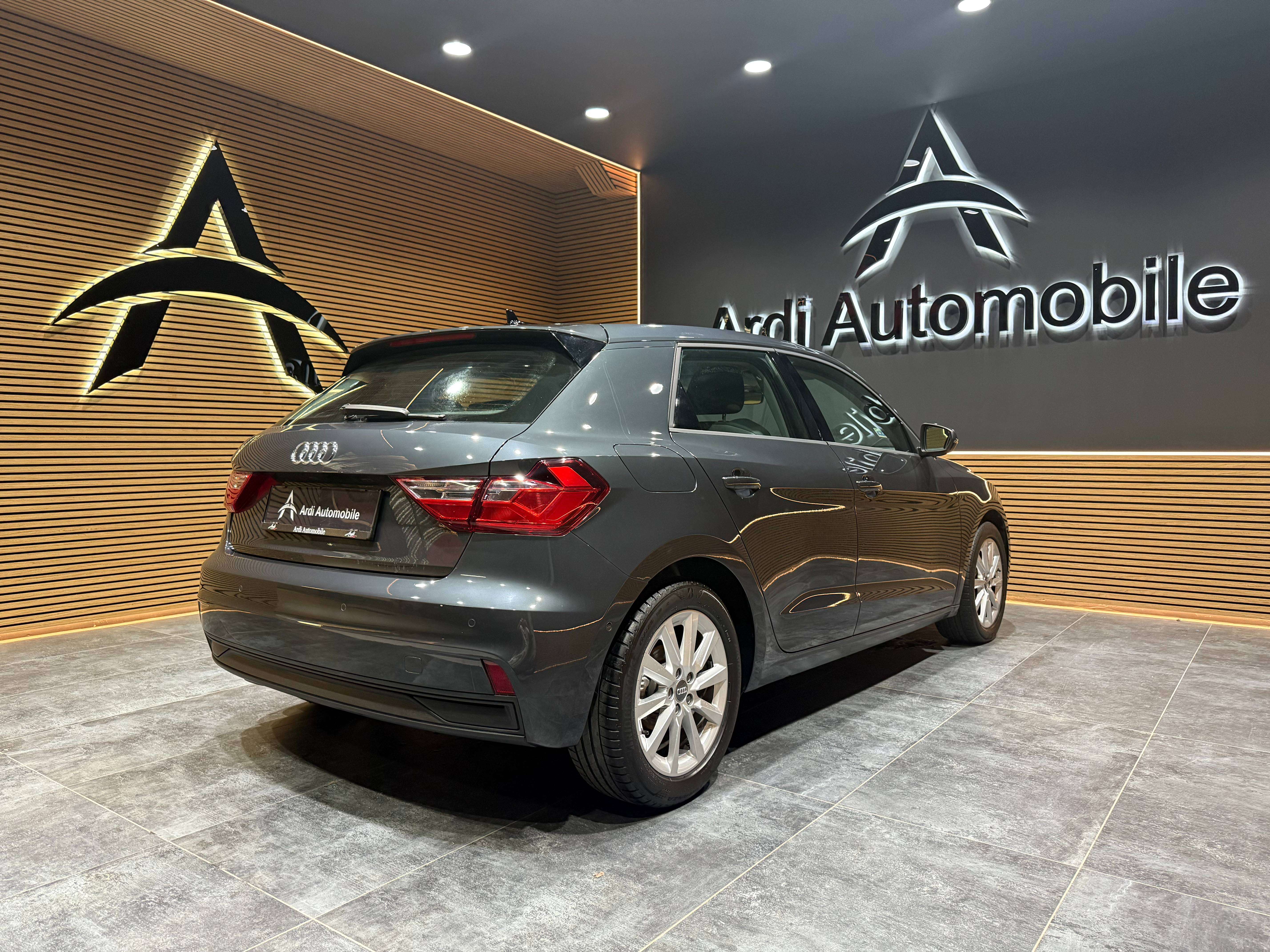 Audi A1 Sportback 1.0 TFSI S tronic *CAPTEUR AV+AR*1ER PROP*GARANTIE*