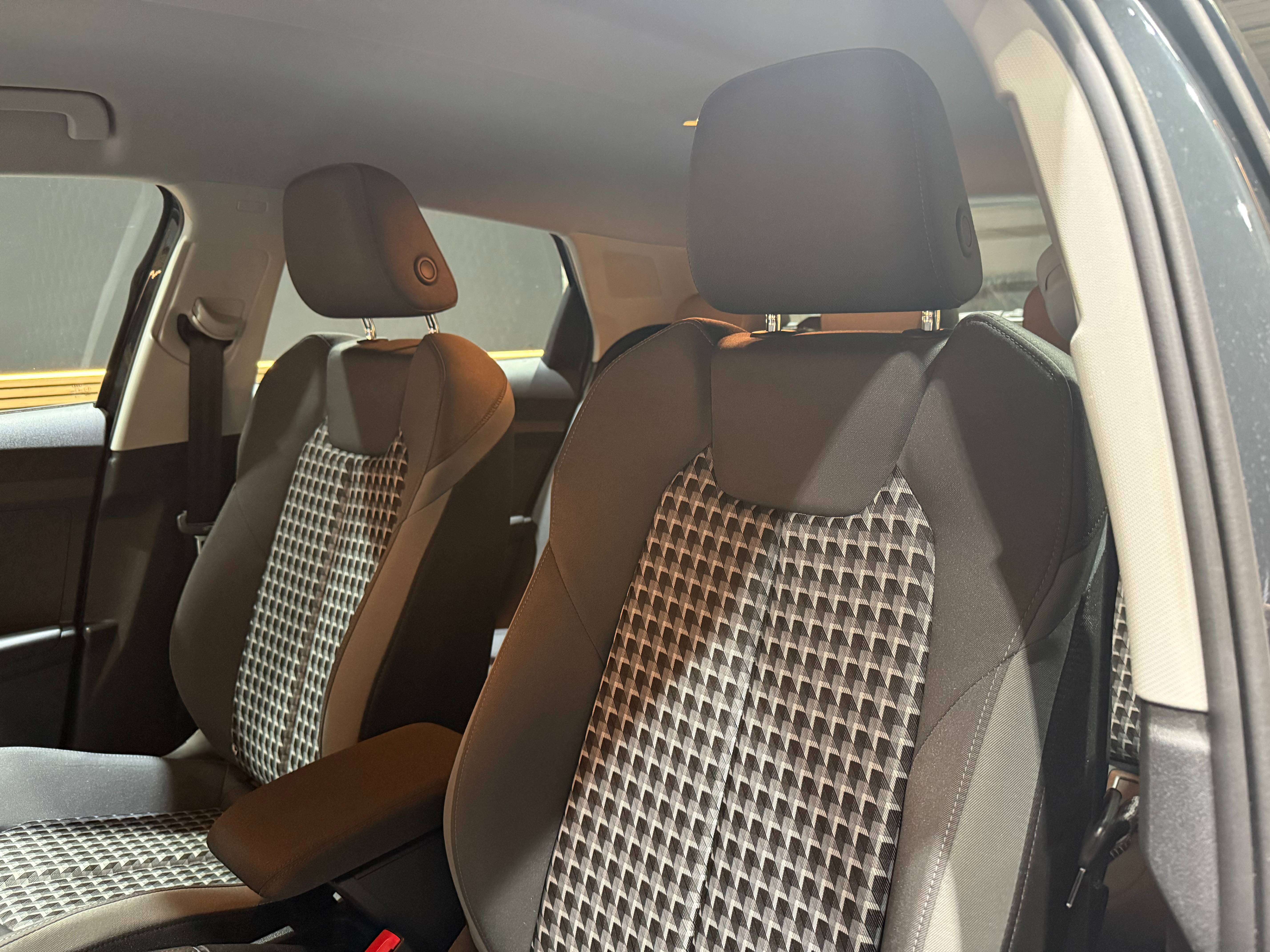 Audi A1 Sportback 1.0 TFSI S tronic *CAPTEUR AV+AR*1ER PROP*GARANTIE*