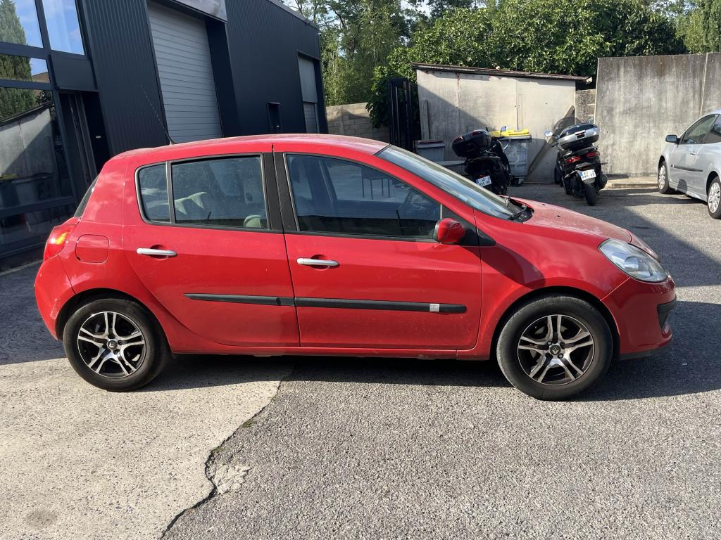 Renault Clio 1.6i 16V - 110 BVA III BERLINE Dynamique PHASE 1