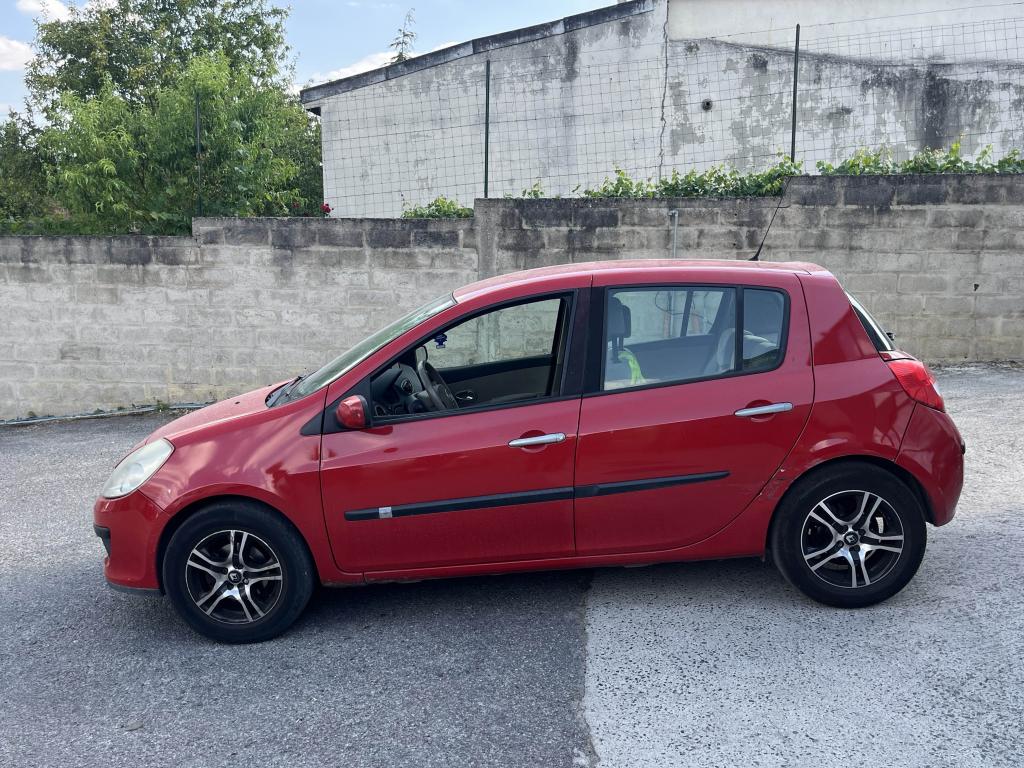 Renault Clio 1.6i 16V - 110 BVA III BERLINE Dynamique PHASE 1